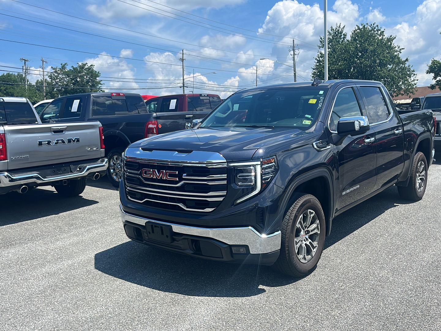 2025 Gmc Sierra 1500 SLT photo 3