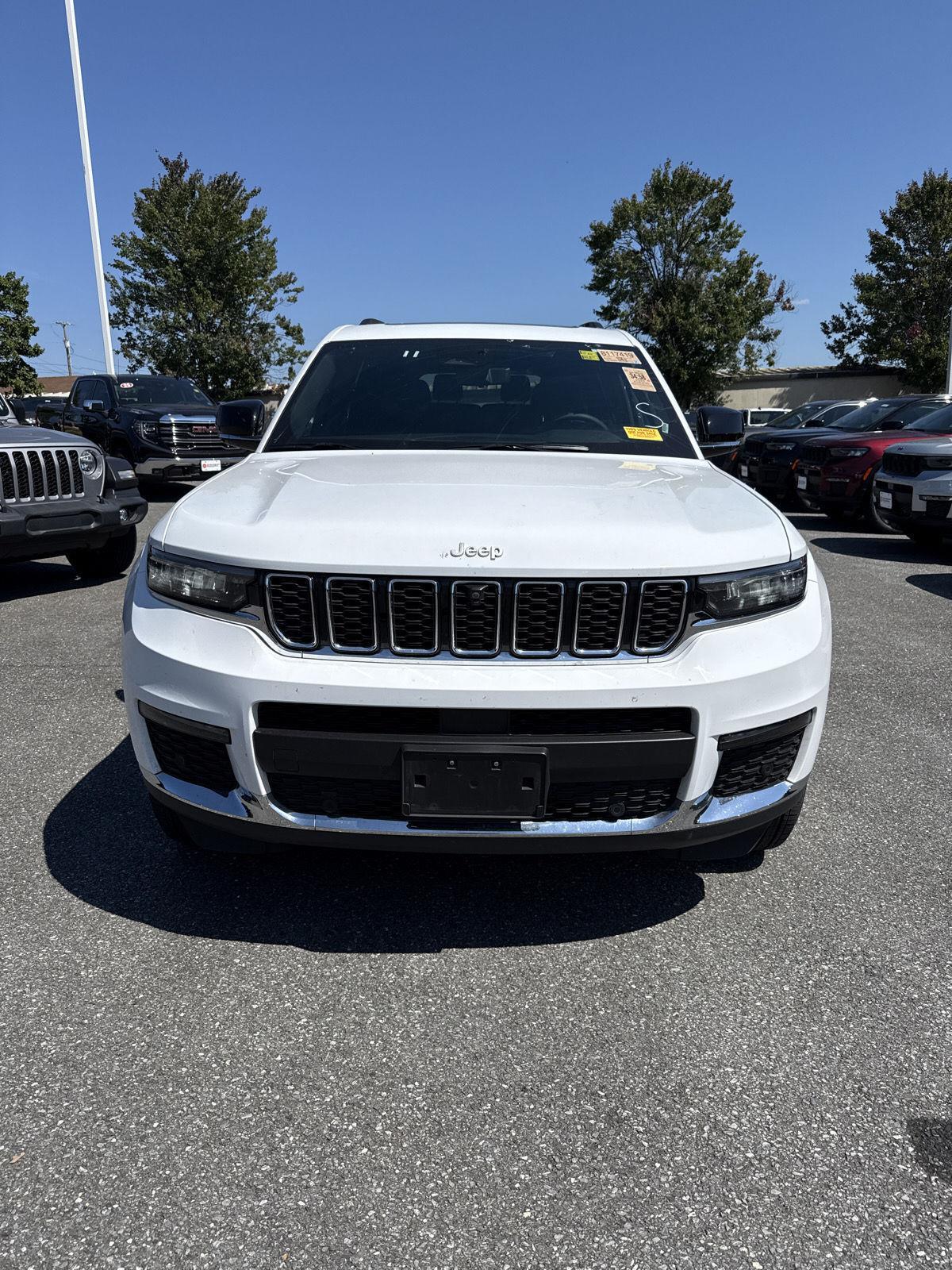 2024 Jeep Grand Cherokee Limited photo 2