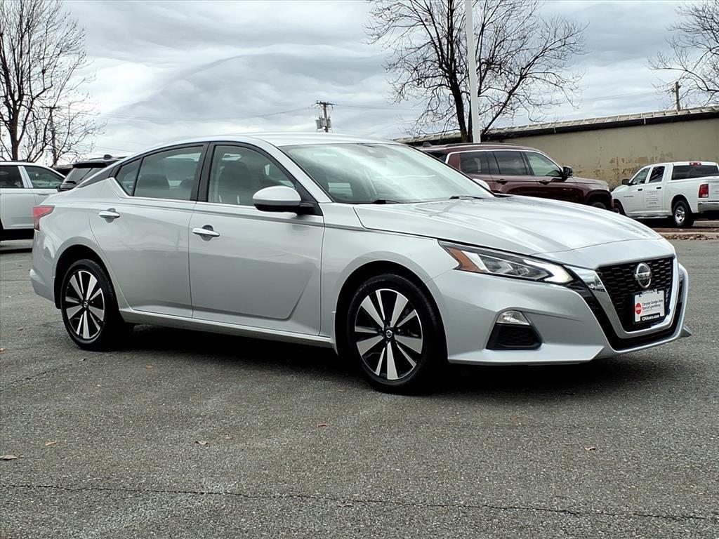 2022 Nissan Altima 2.5 SV photo 2