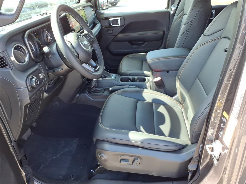 2025 Jeep Gladiator Sport photo 3