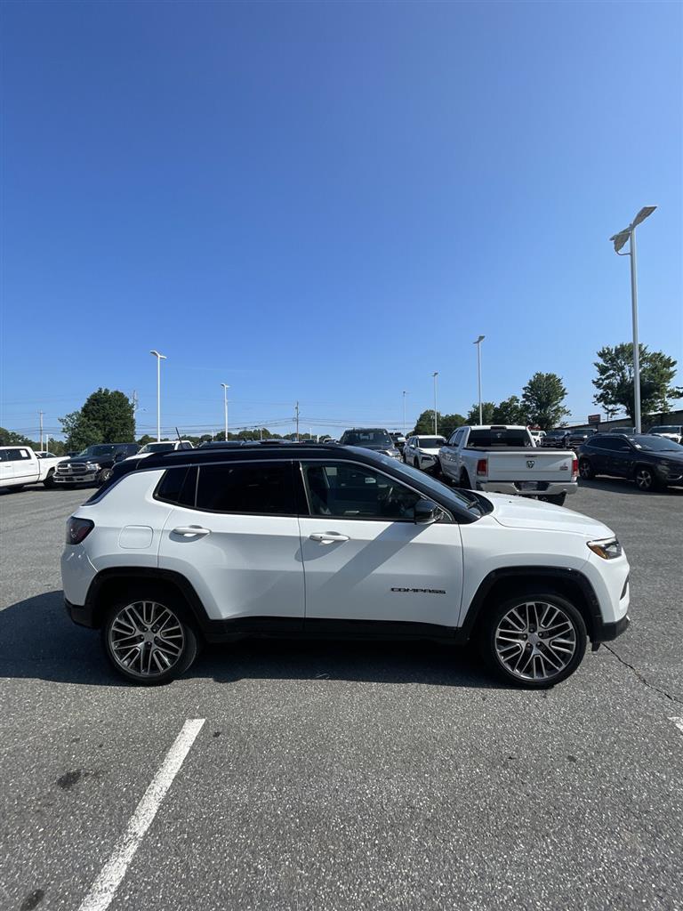 2022 Jeep Compass Limited photo 2