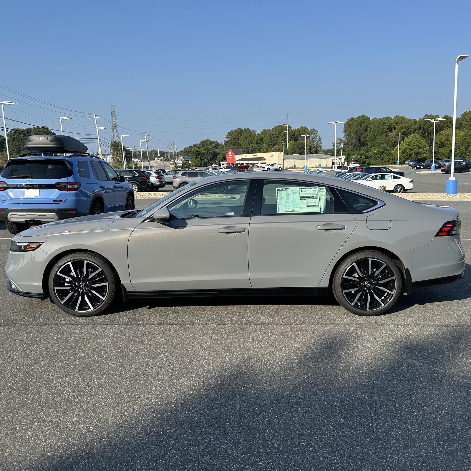 2025 Honda Accord Hybrid Touring photo 2
