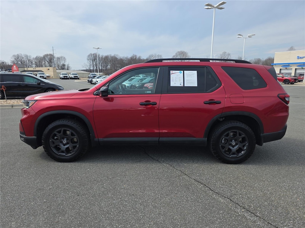 Used 2025 Honda Pilot TrailSport SUV