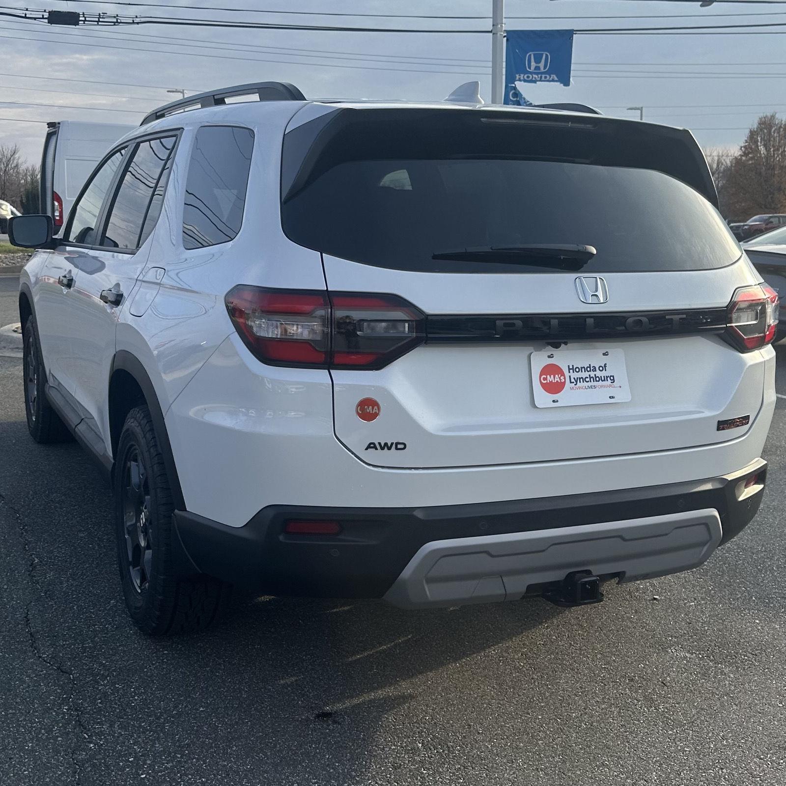 2025 Honda Pilot TrailSport photo 2