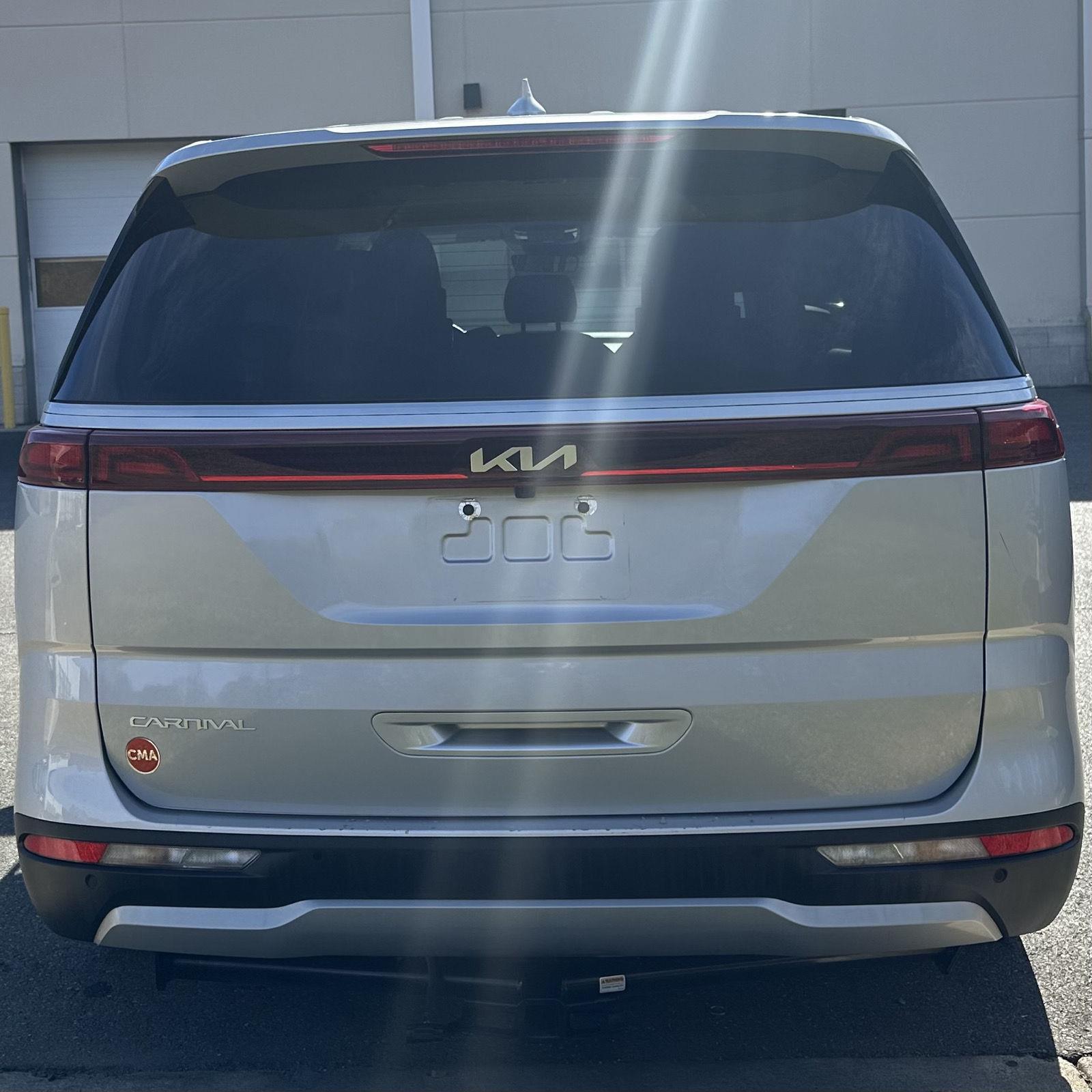 2023 Kia Carnival LX photo 4