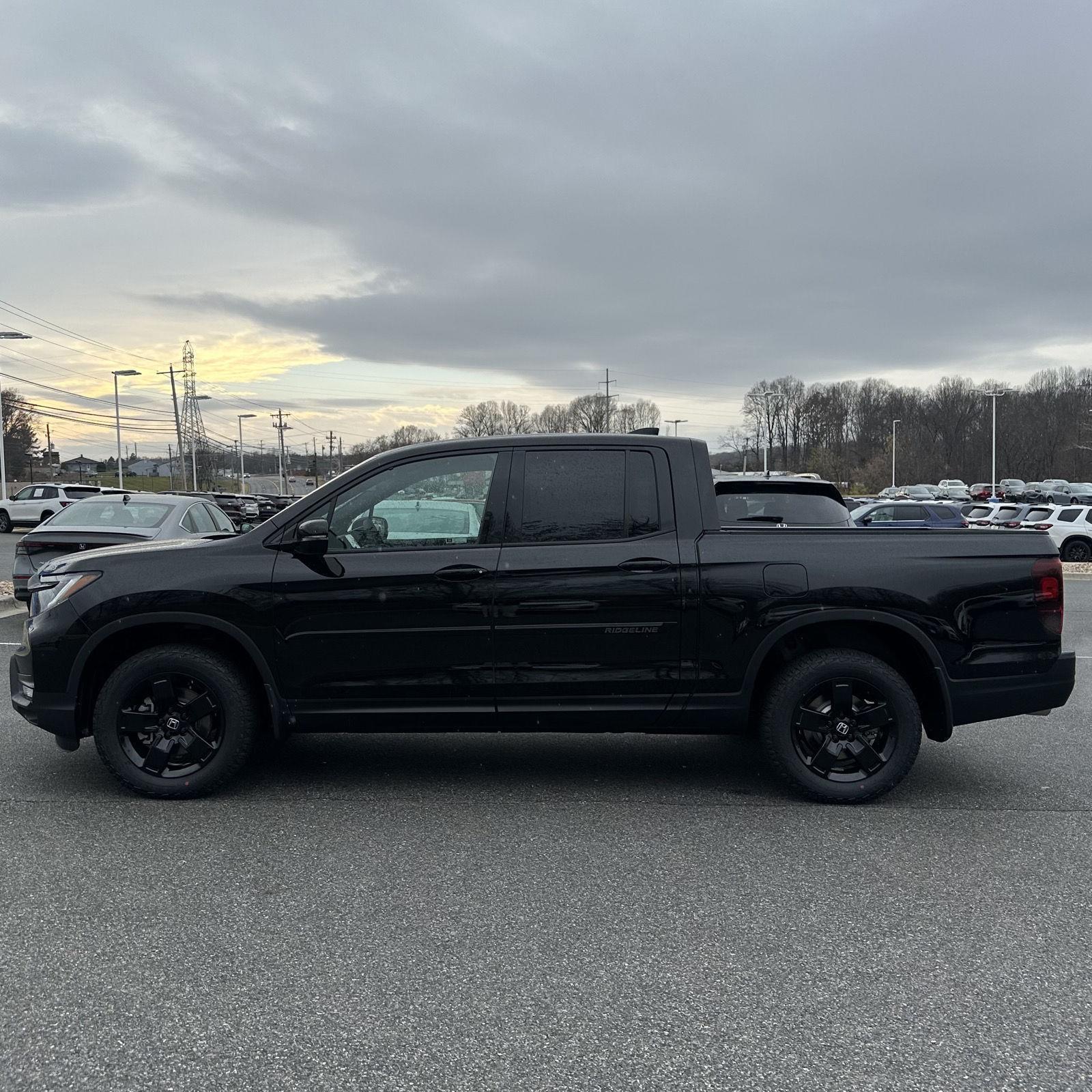 2026 Honda Ridgeline Black Edition photo 2