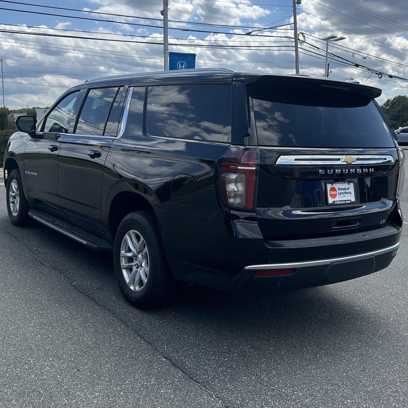 2024 Chevrolet Suburban LT photo 2