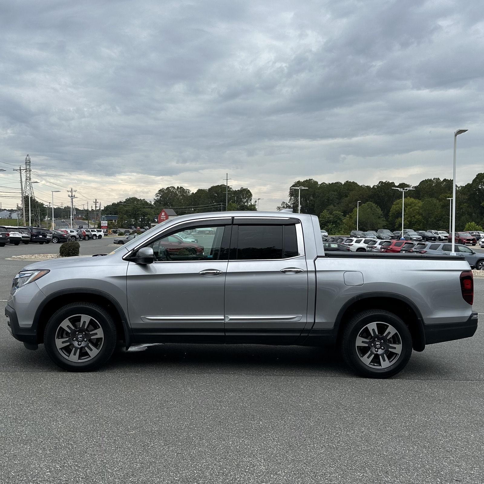 2017 Honda Ridgeline RTL-E photo 2
