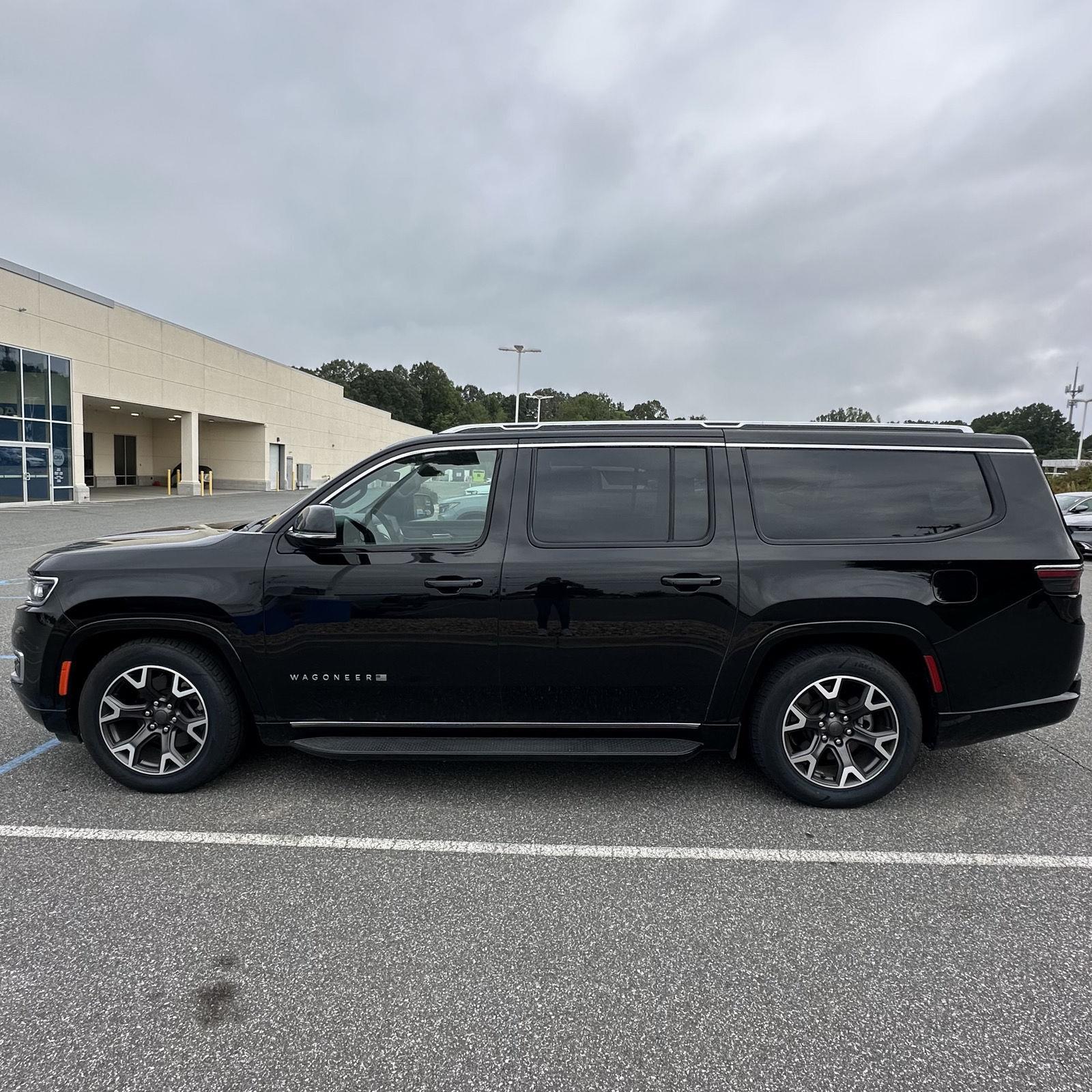 2024 Jeep Wagoneer L Series III photo 2