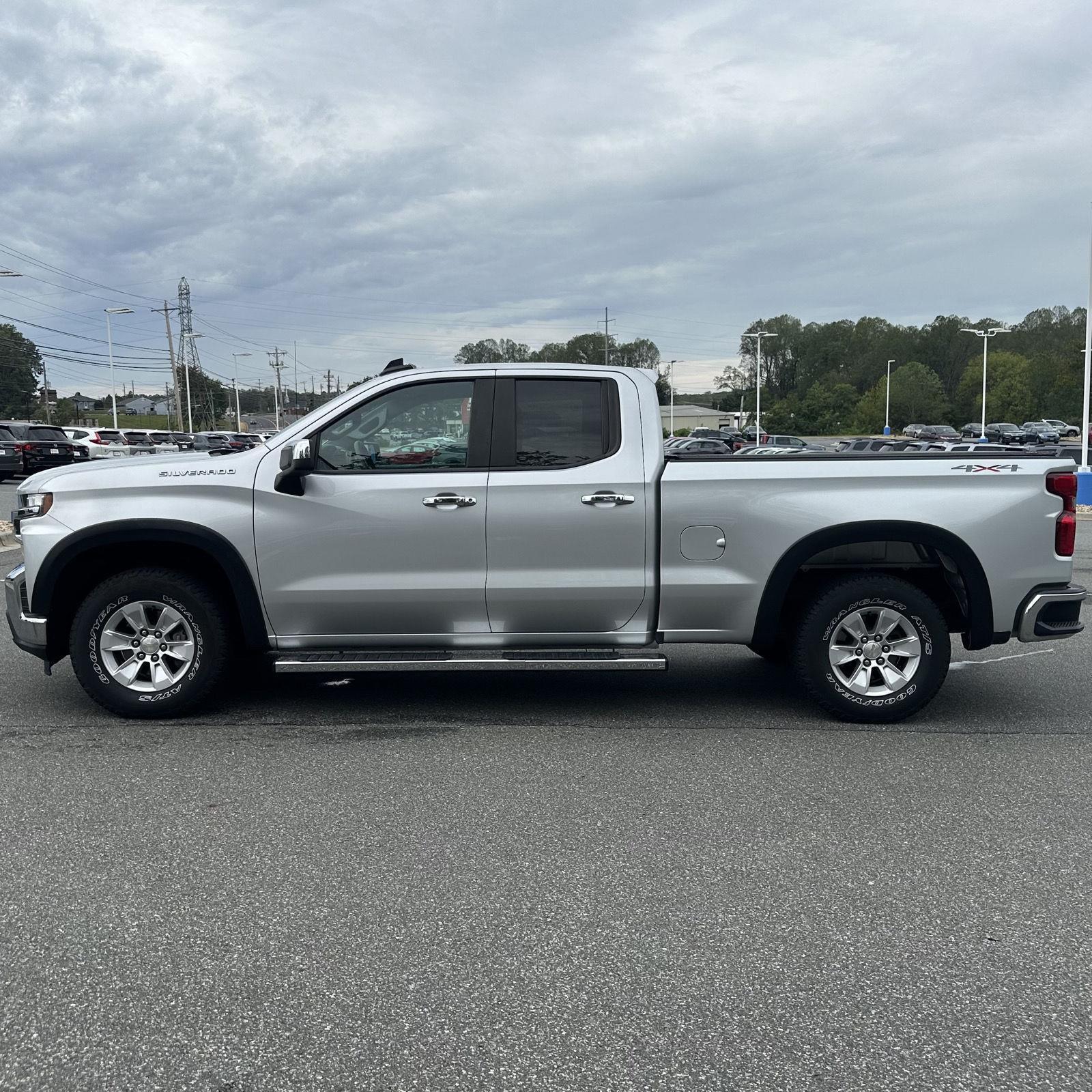 2020 Chevrolet Silverado 1500 LT photo 2