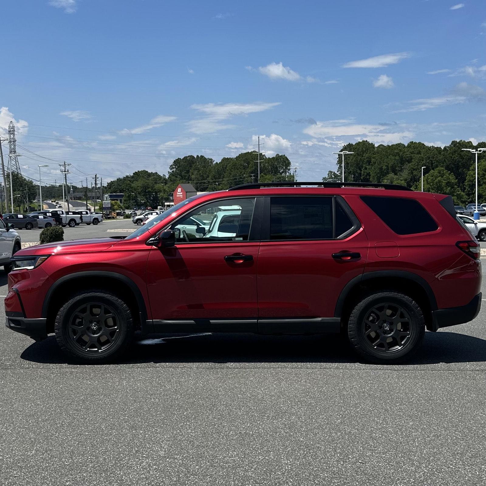 2025 Honda Pilot TrailSport photo 2