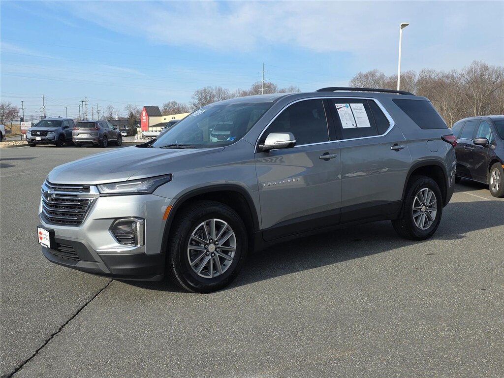 Used 2023 Chevrolet Traverse LT Cloth SUV