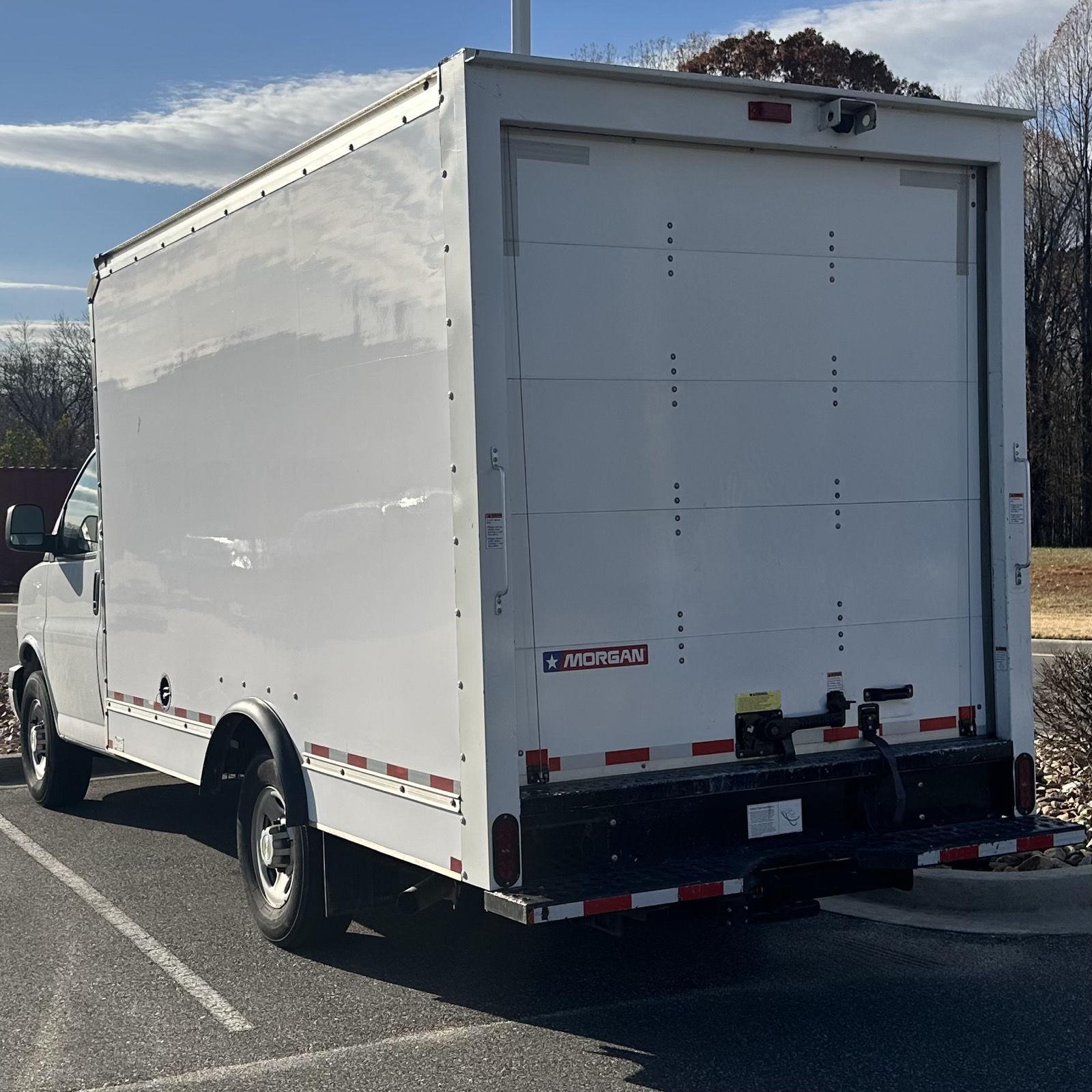 2023 Chevrolet Express 3500 Cutaway photo 3