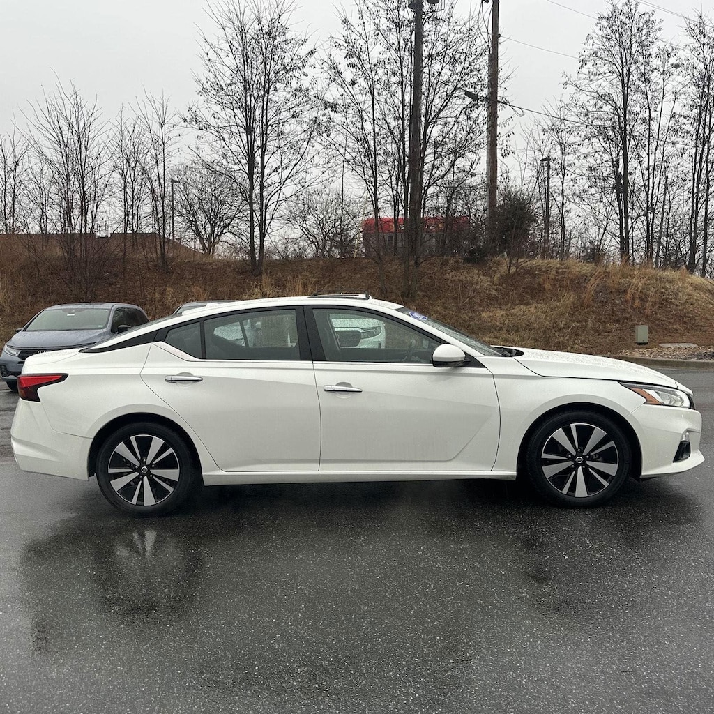 Used 2022 Nissan Altima 2.5 SL Sedan