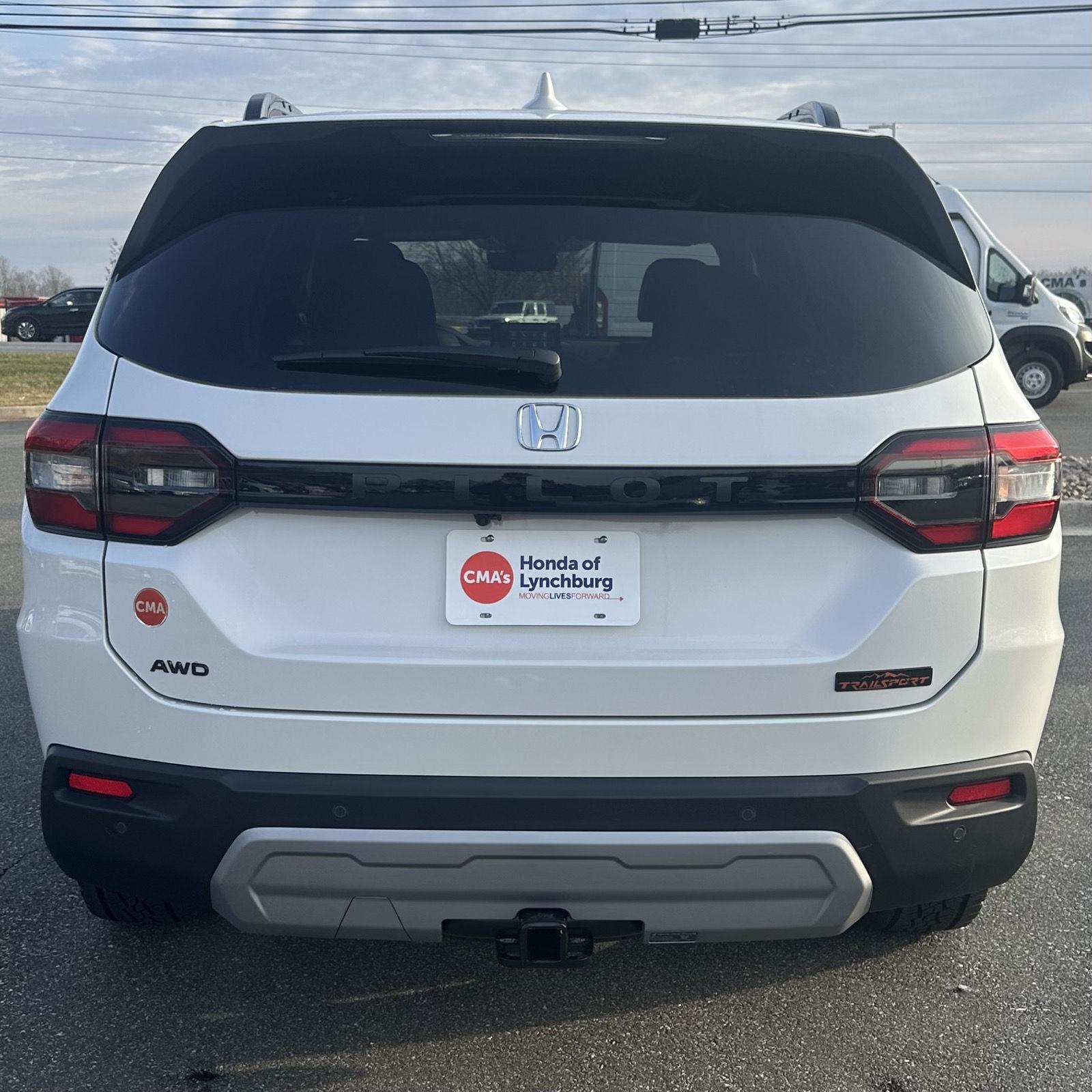 2025 Honda Pilot TrailSport photo 3