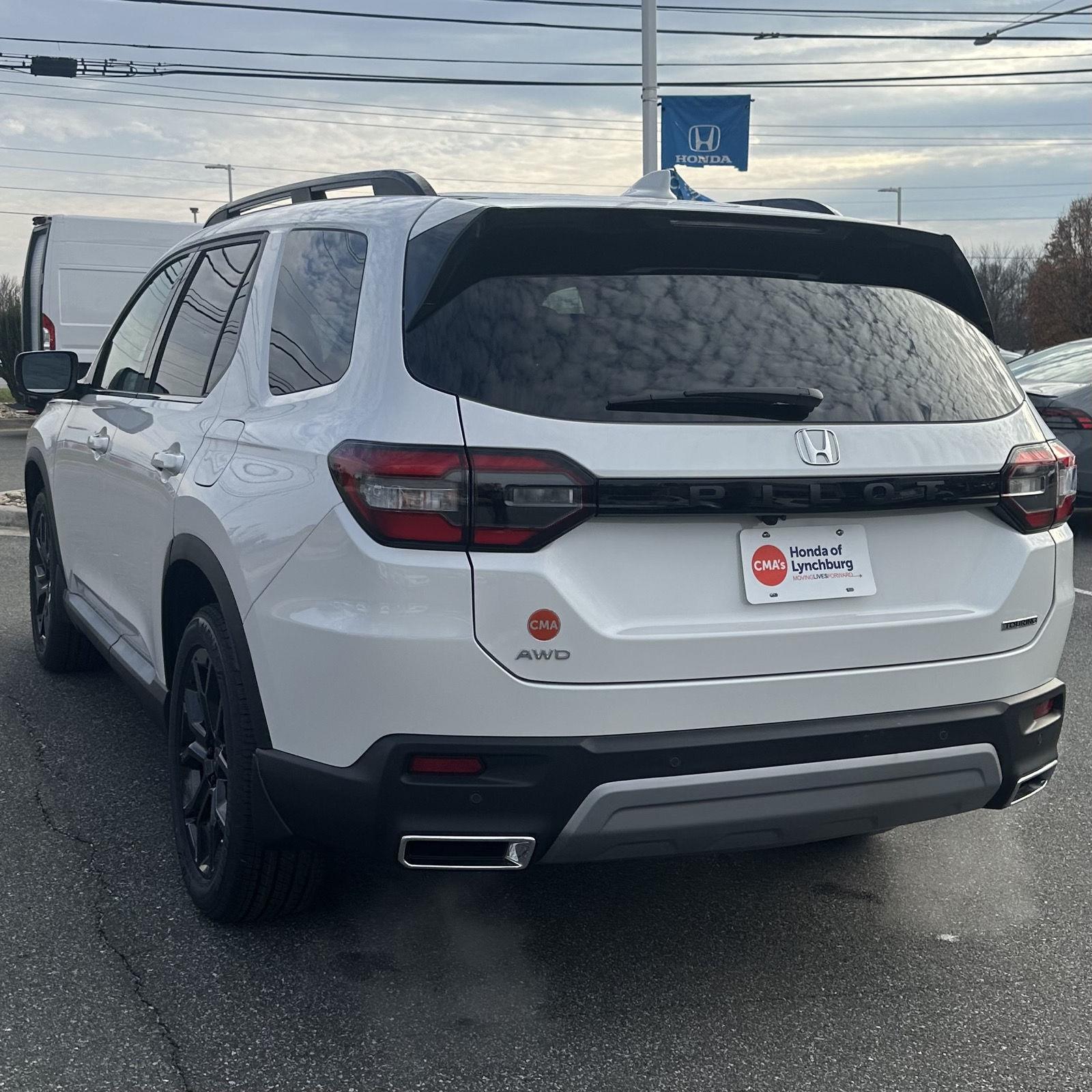 2025 Honda Pilot Touring photo 2