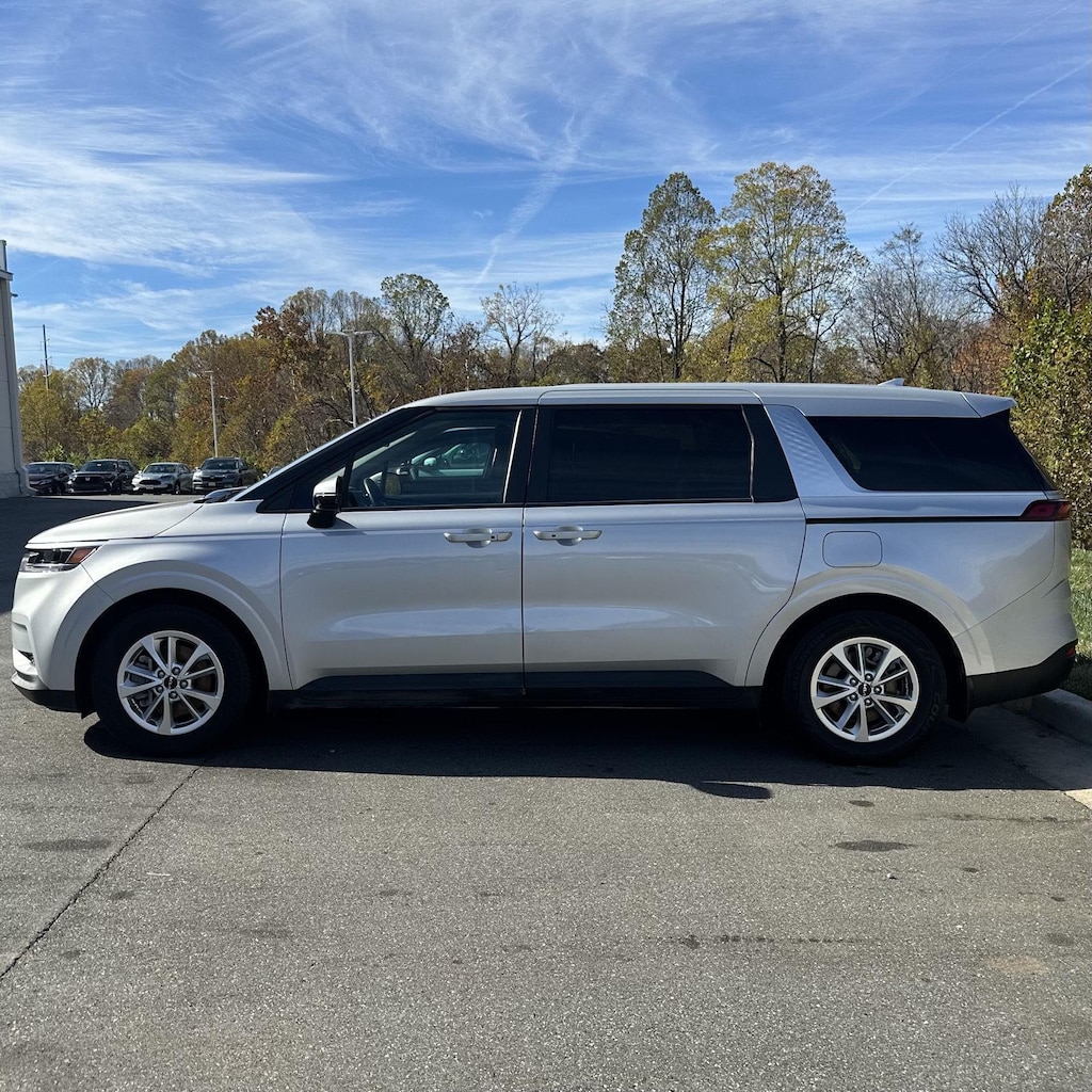 Used 2023 Kia Carnival LX Van