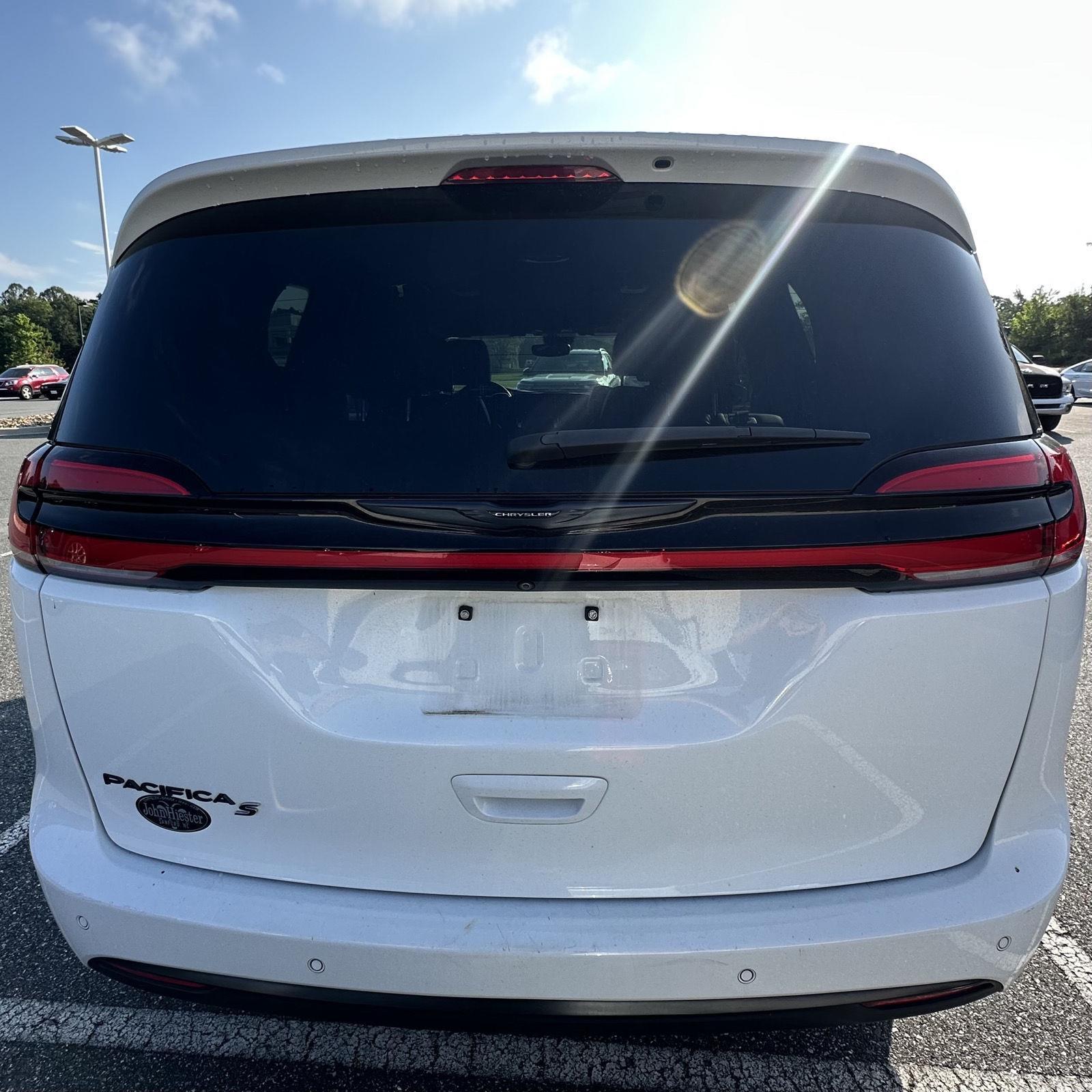 2021 Chrysler Pacifica Touring L photo 4