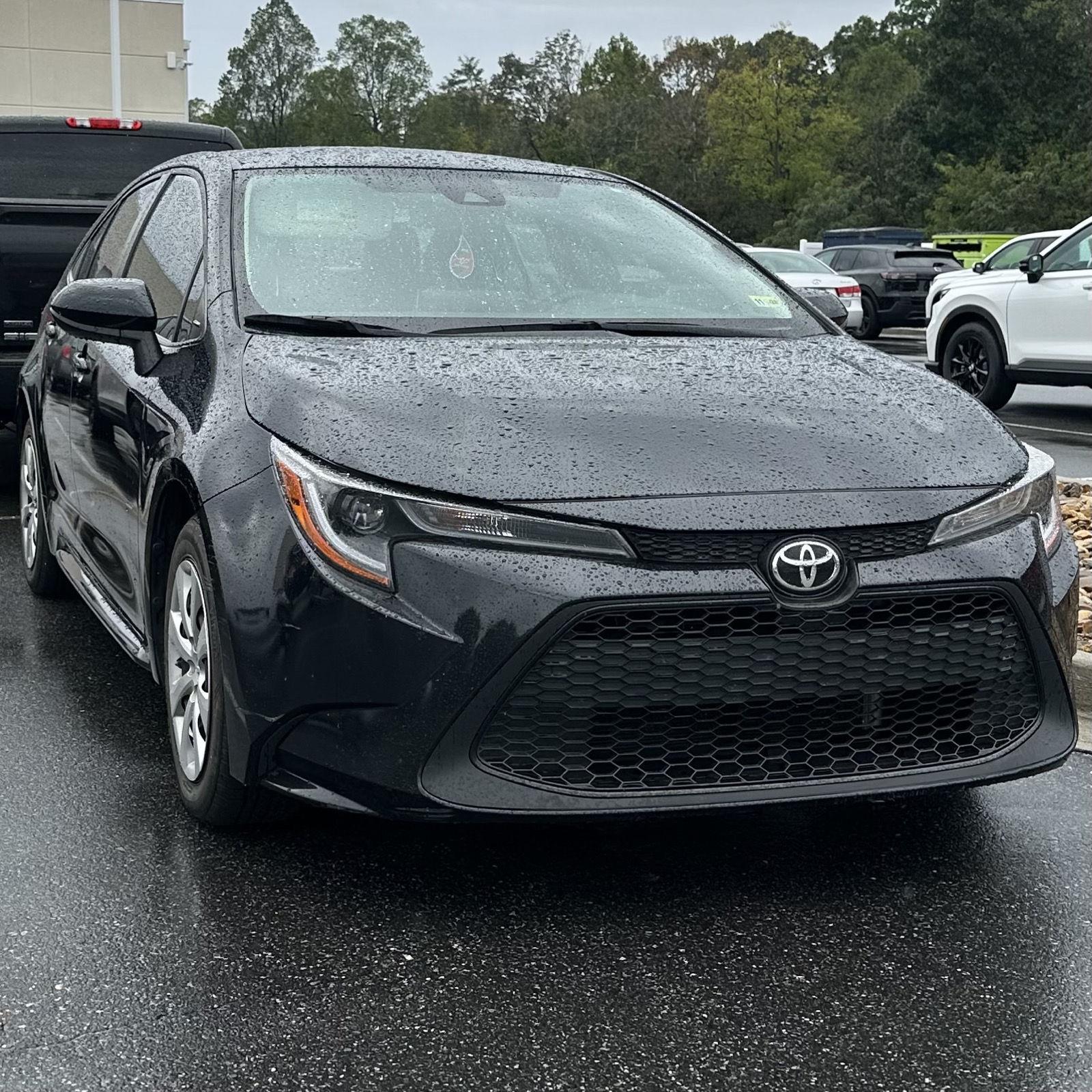2021 Toyota Corolla LE photo 3