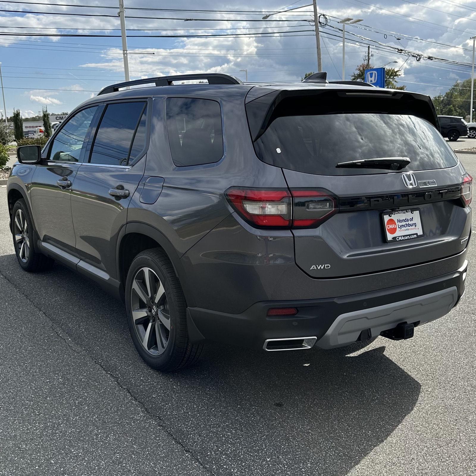2025 Honda Pilot Touring photo 2