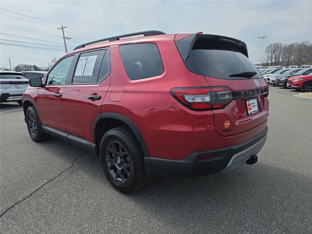 Used 2025 Honda Pilot TrailSport SUV