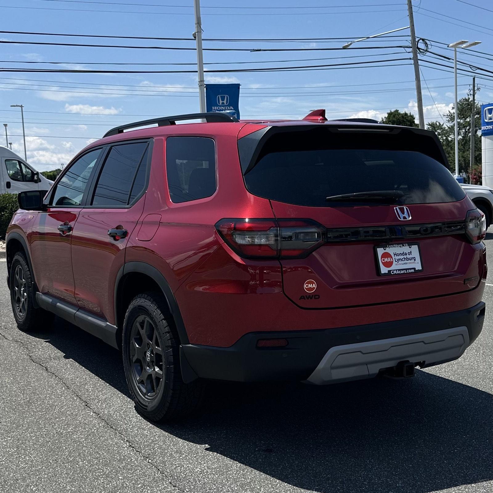 2025 Honda Pilot TrailSport photo 3