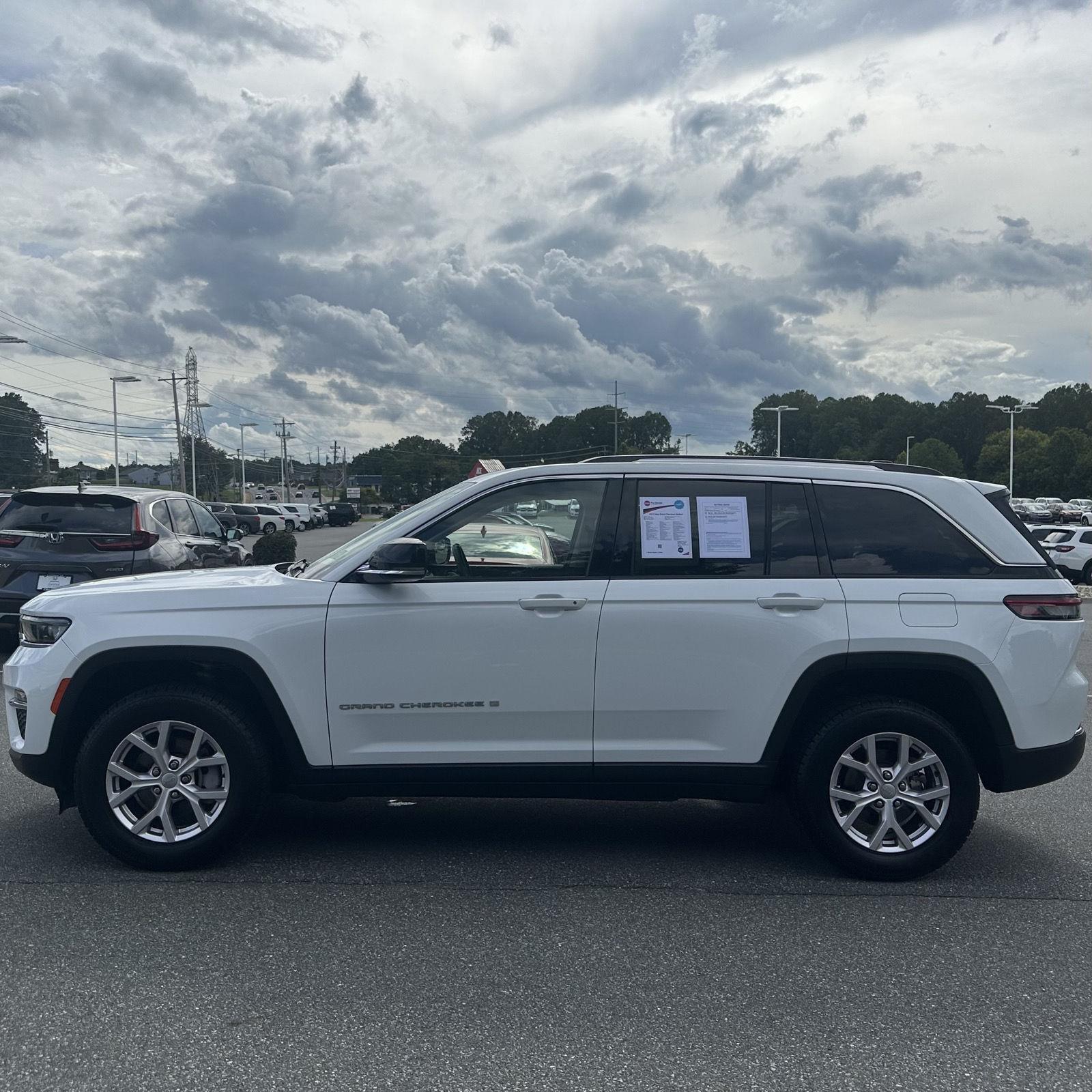 2022 Jeep Grand Cherokee Limited photo 2