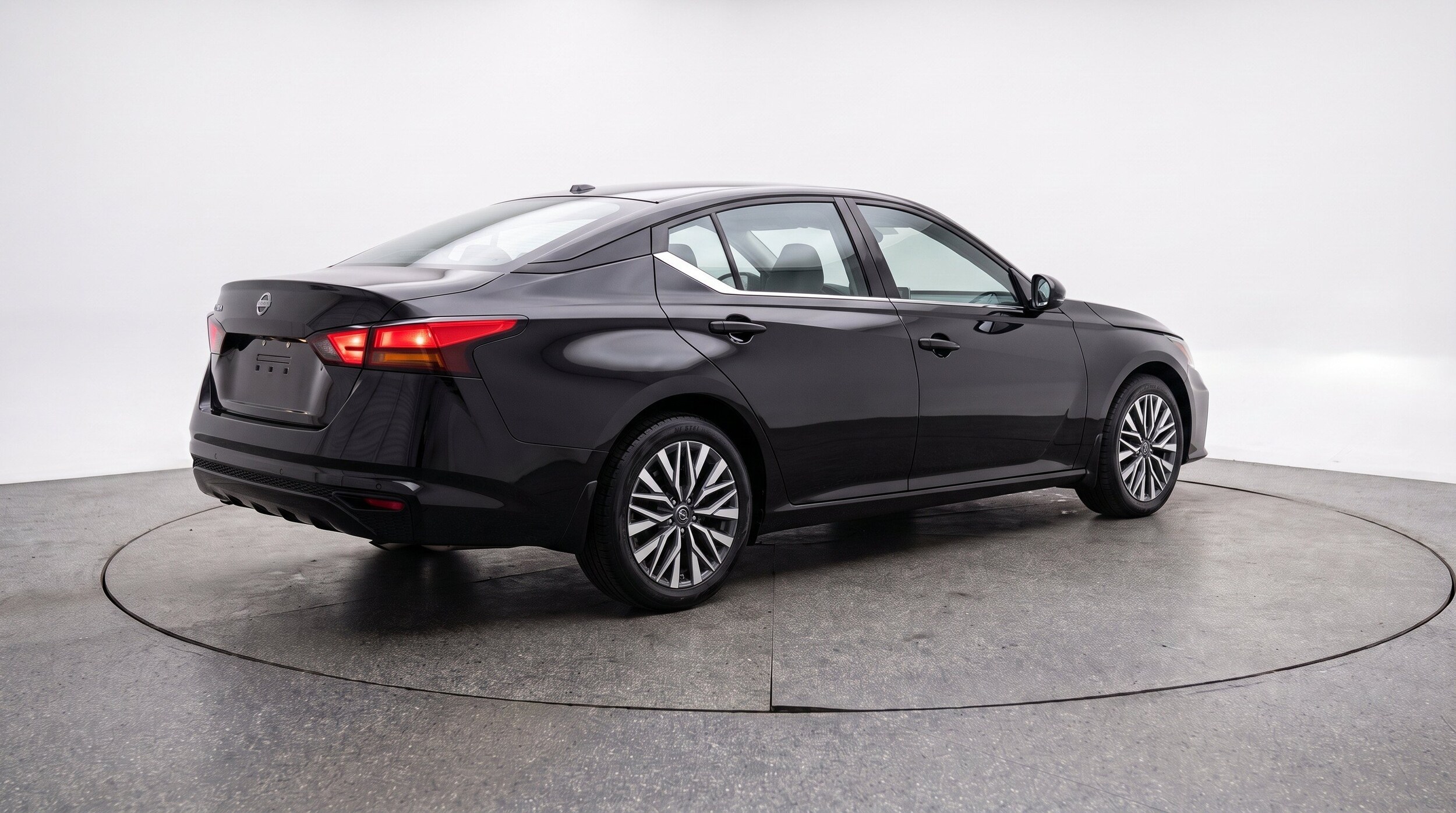 Thumbnail: 2025 Nissan Altima - 9