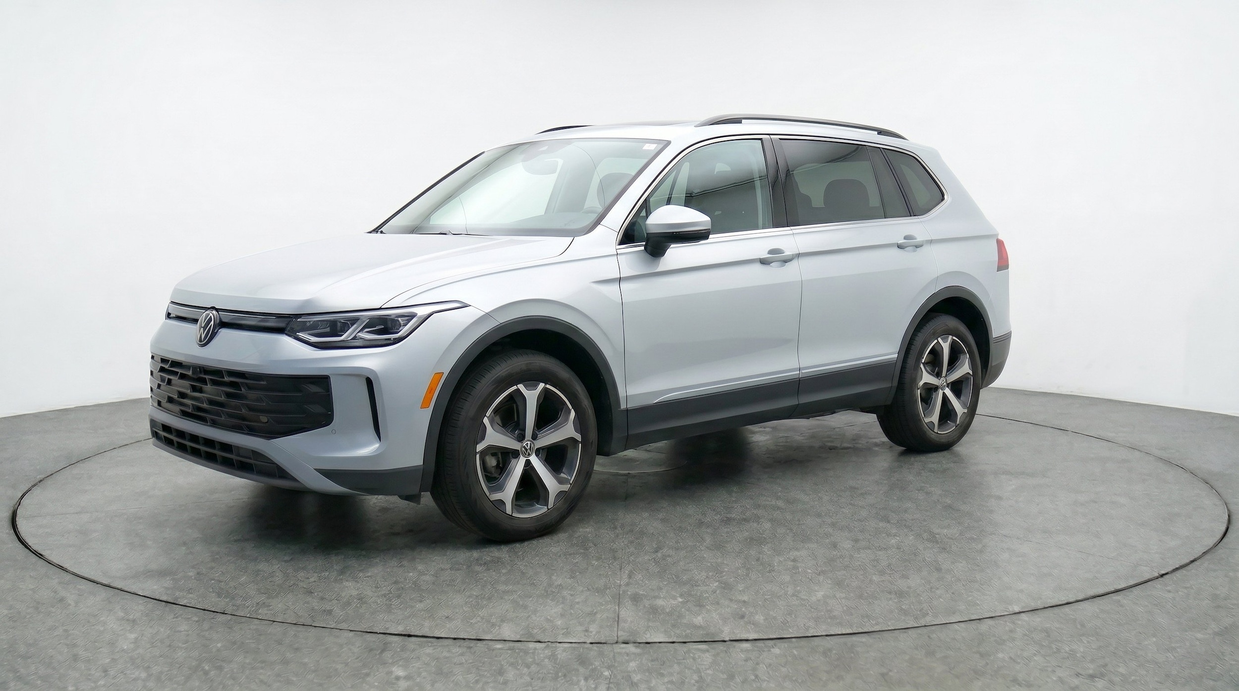 Thumbnail: 2026 Volkswagen Tiguan - 3
