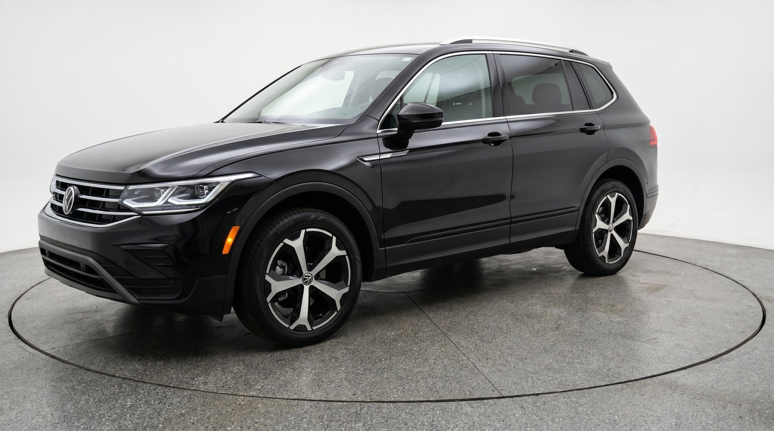 Thumbnail: 2026 Volkswagen Tiguan - 3