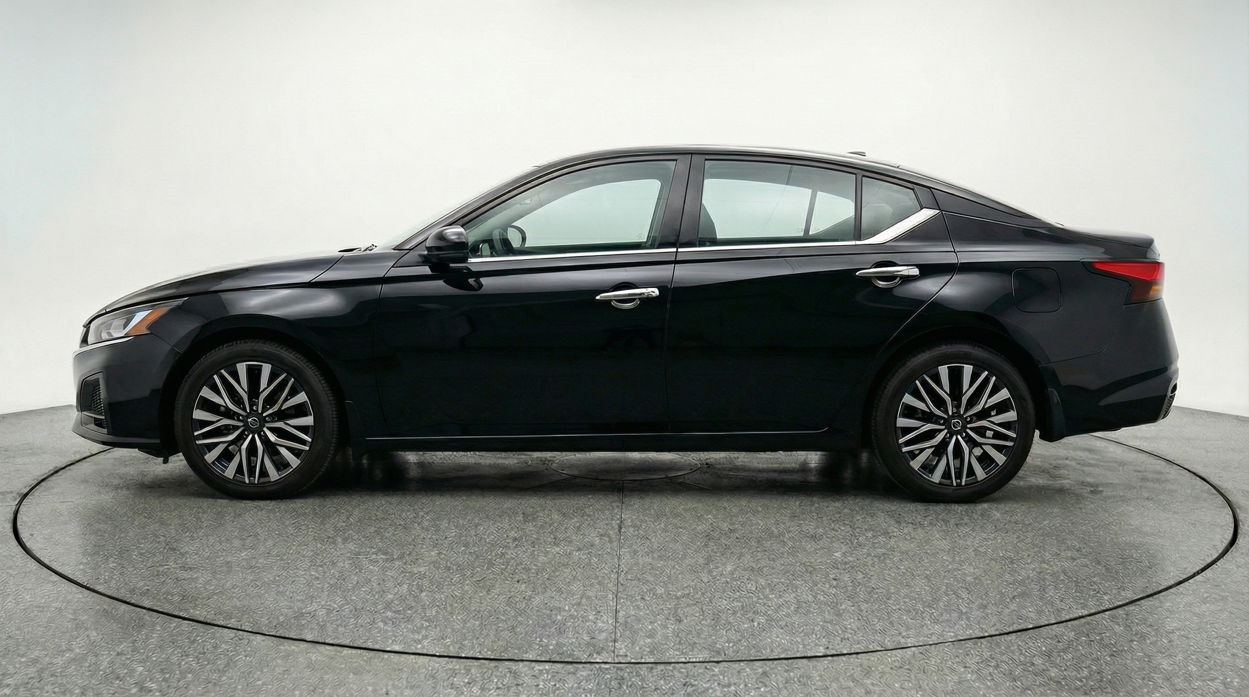 Thumbnail: 2025 Nissan Altima - 4