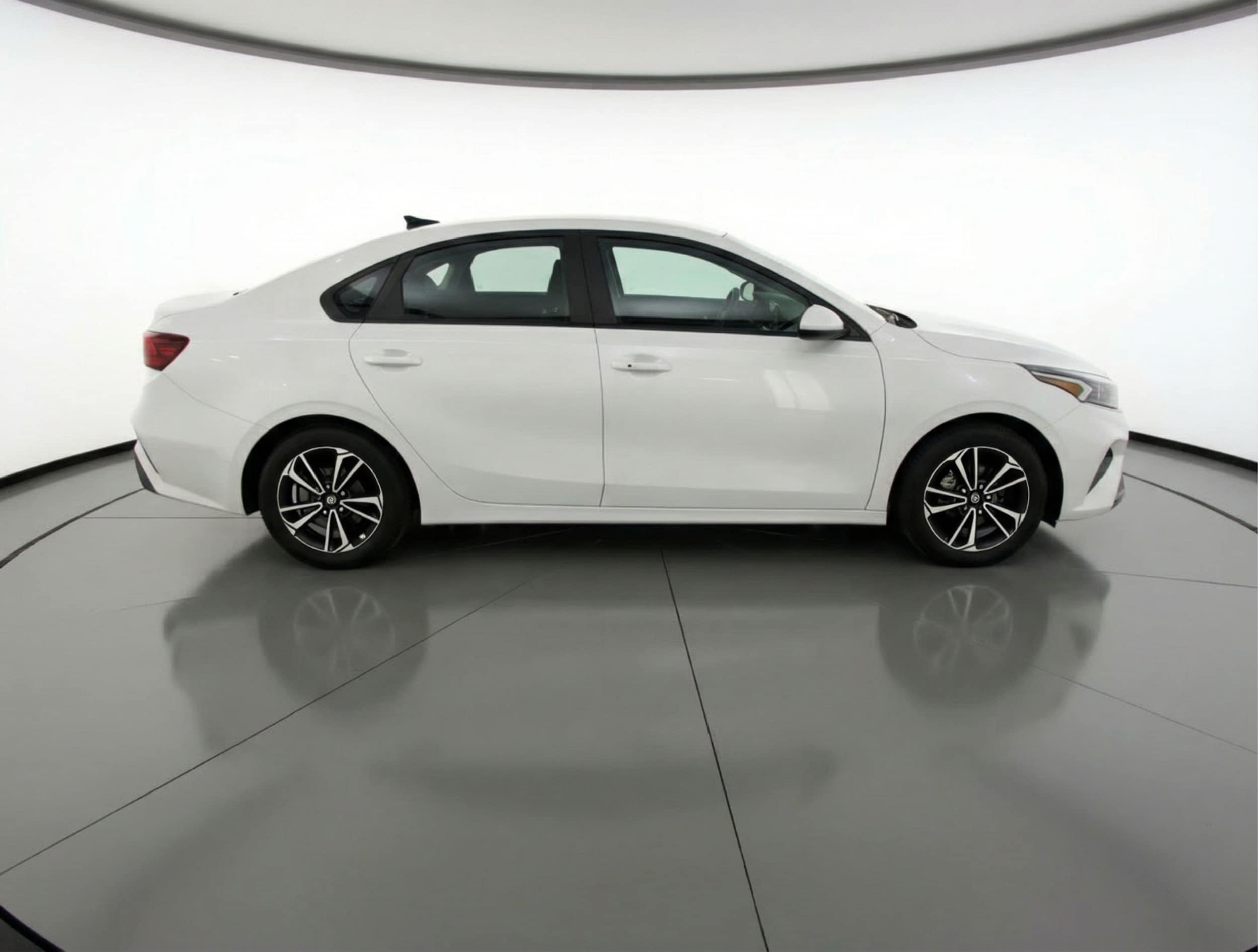 Thumbnail: 2024 Kia Forte - 8