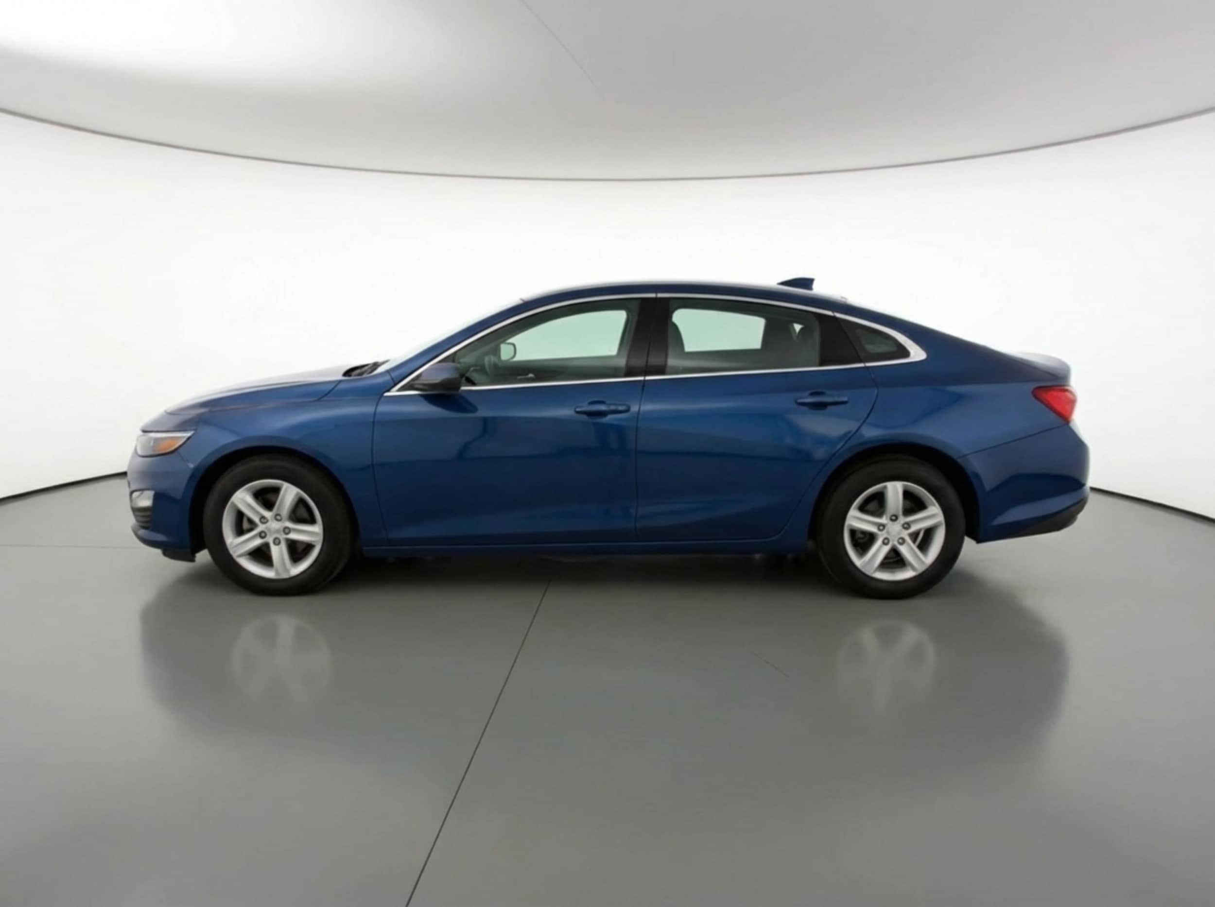 Thumbnail: 2024 Chevrolet Malibu - 4