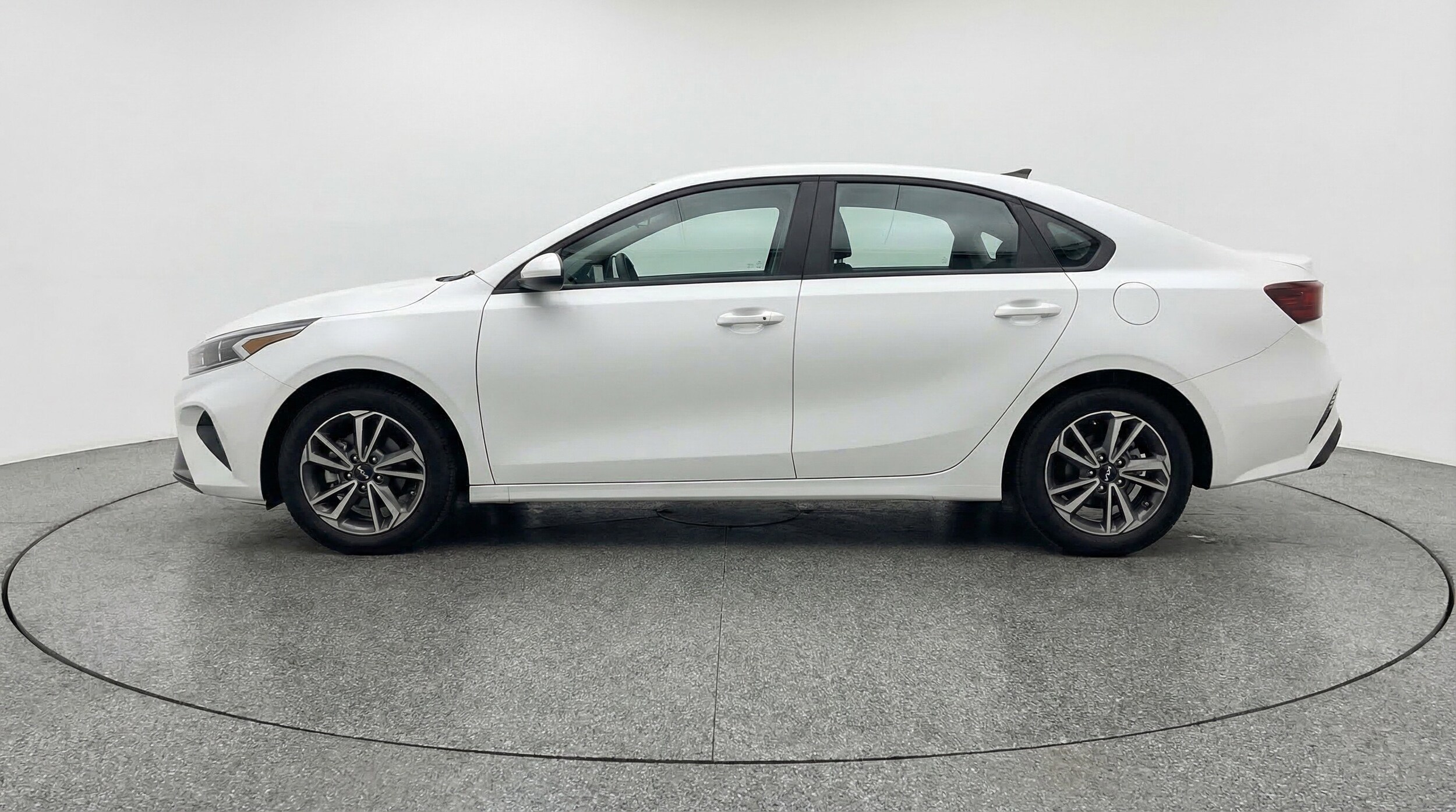 Thumbnail: 2024 Kia Forte - 5