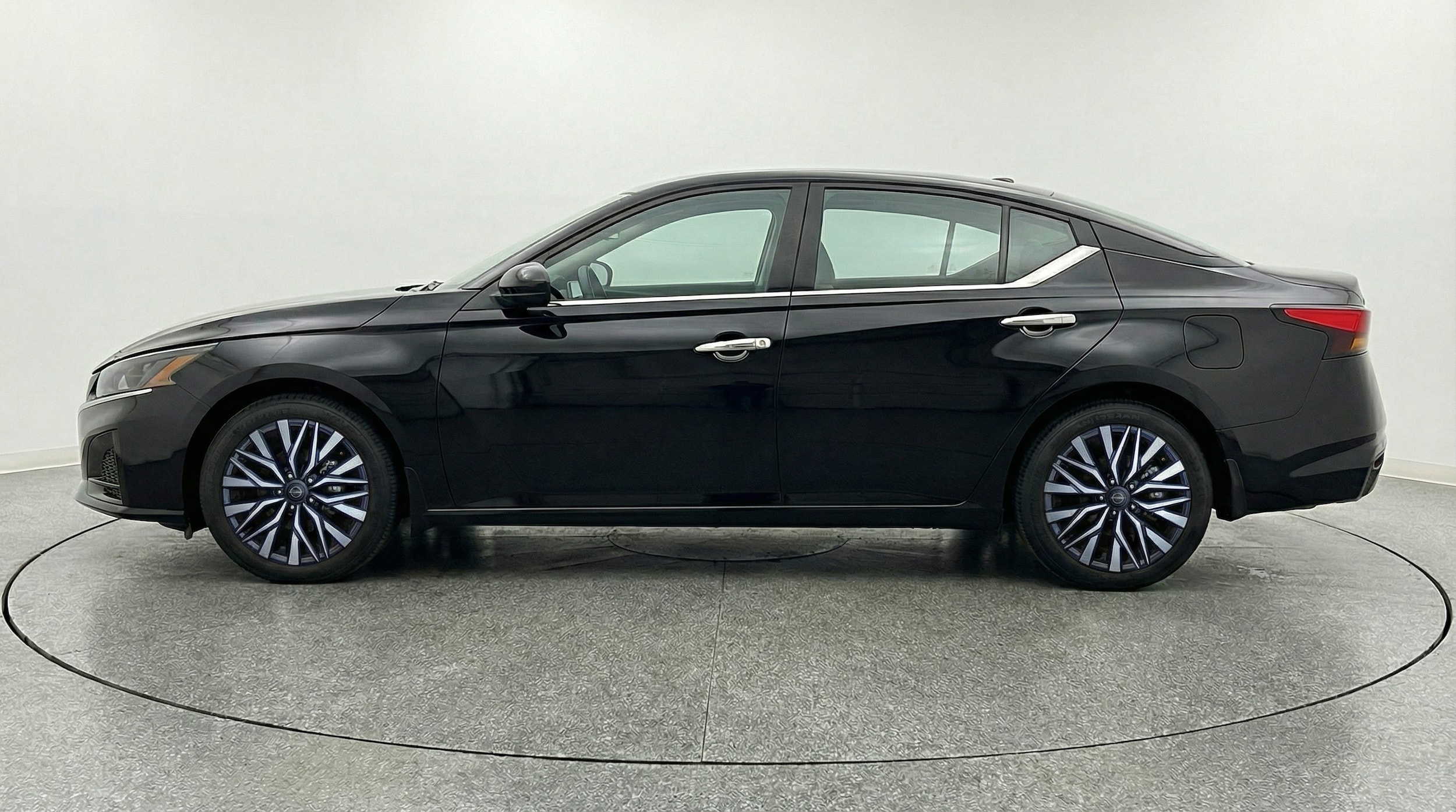 Thumbnail: 2025 Nissan Altima - 4