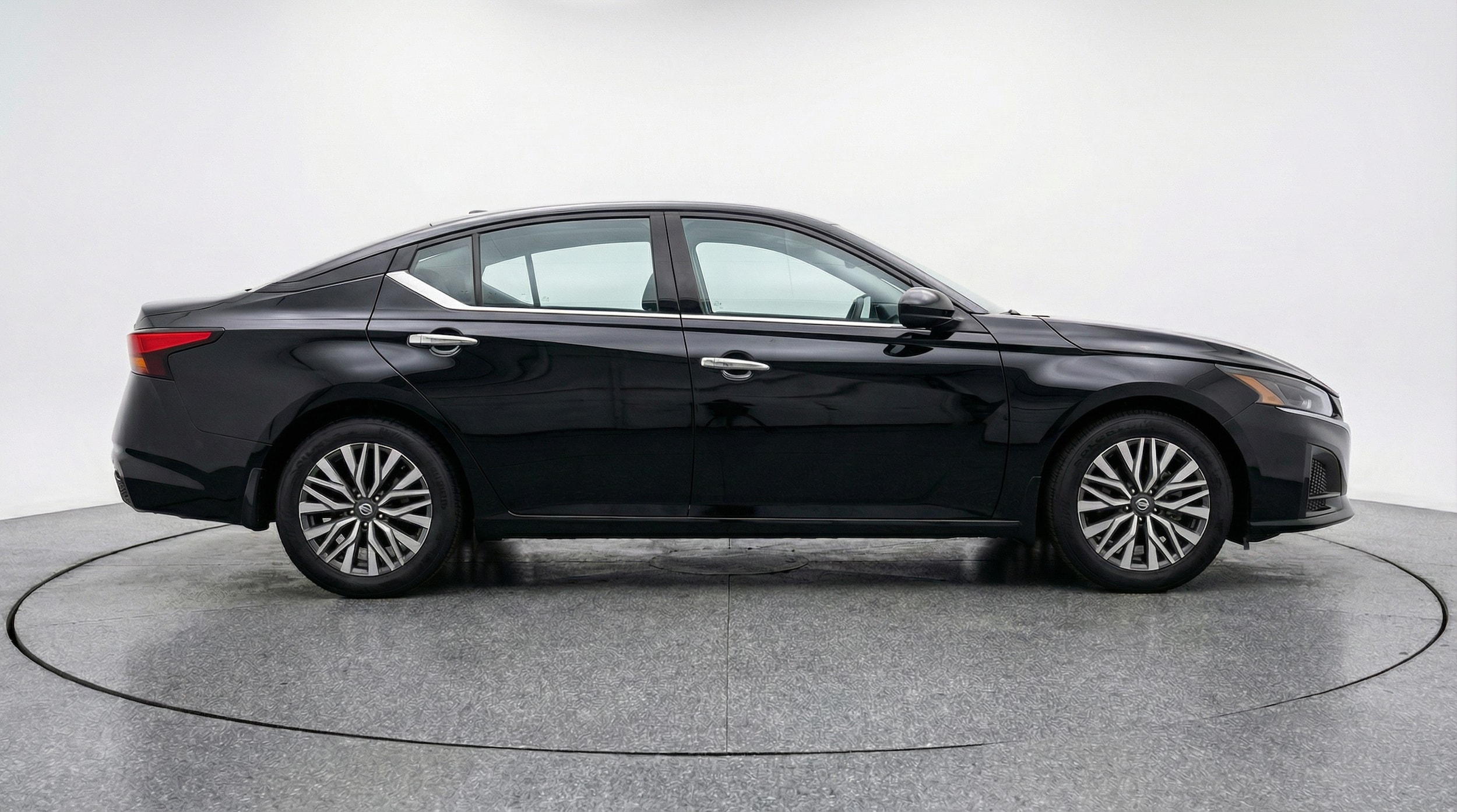 Thumbnail: 2025 Nissan Altima - 8