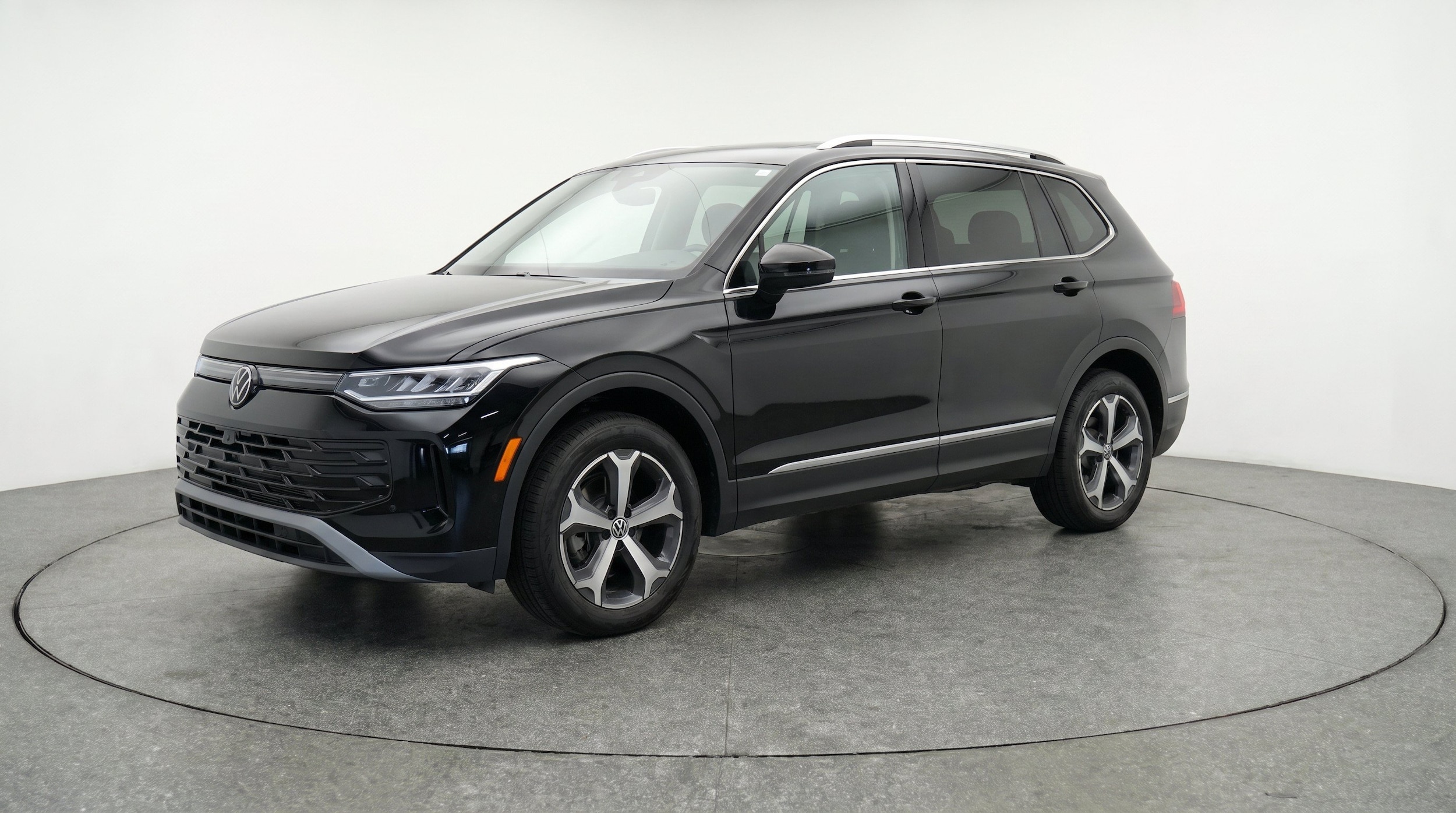 Thumbnail: 2026 Volkswagen Tiguan - 3