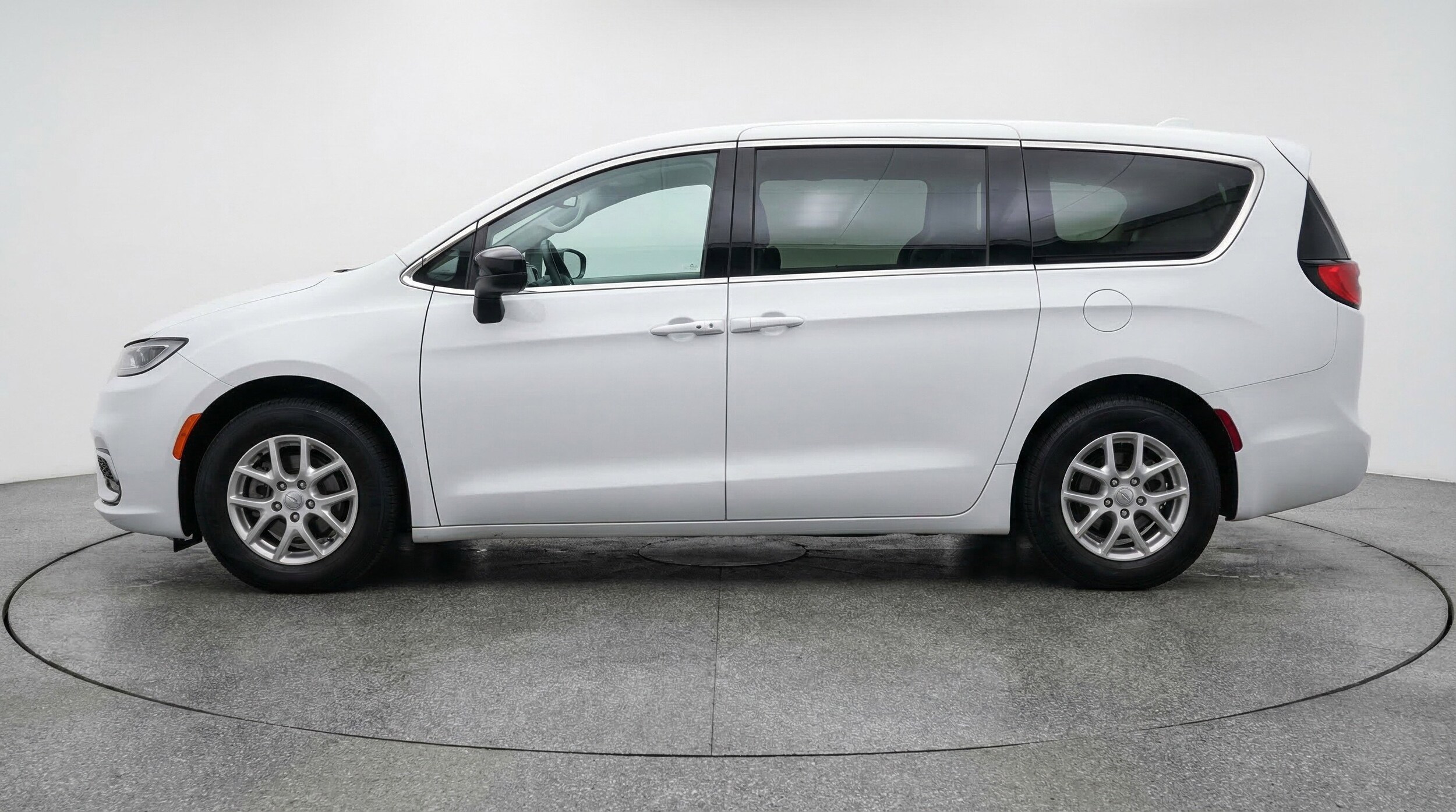 Thumbnail: 2024 Chrysler Voyager - 5