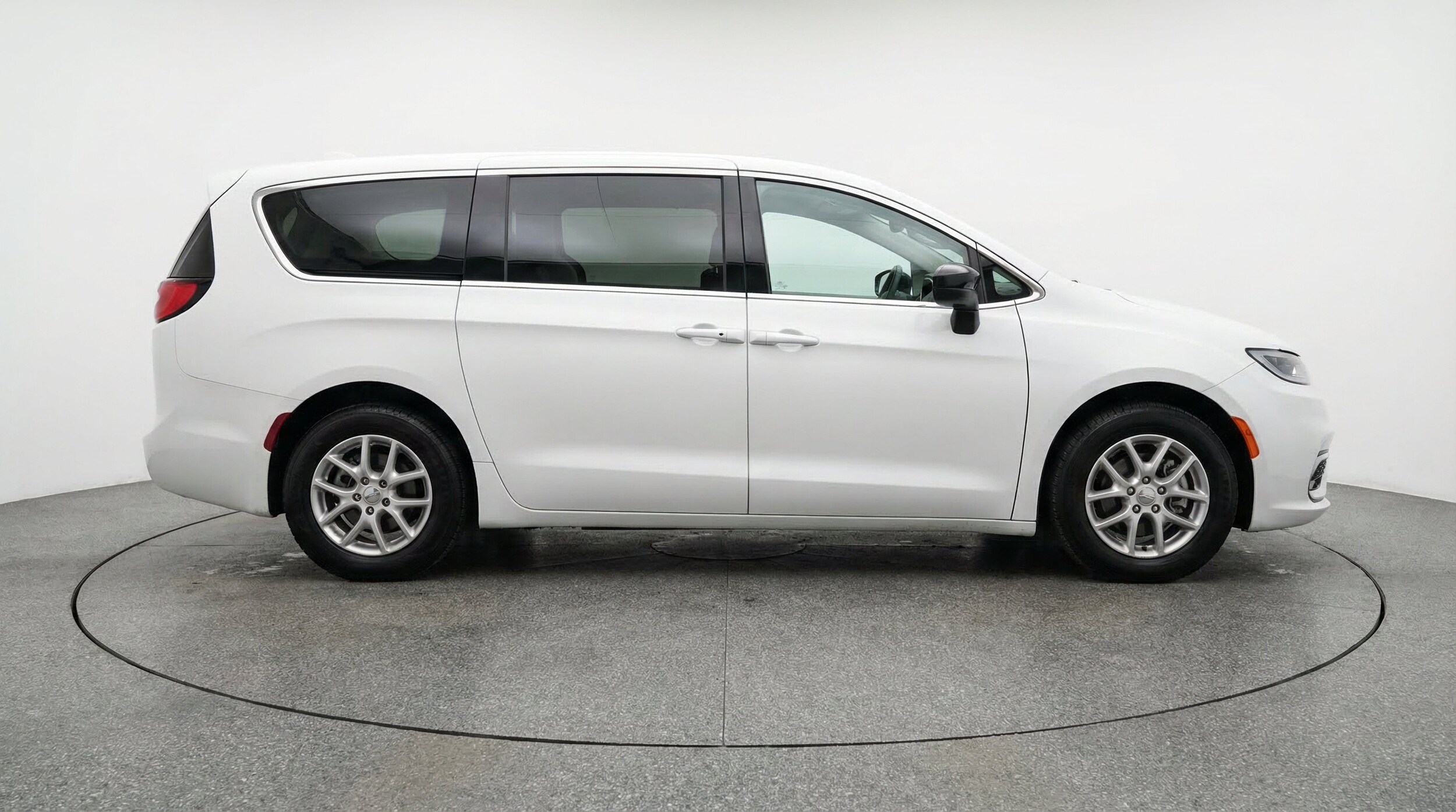 Thumbnail: 2024 Chrysler Voyager - 11