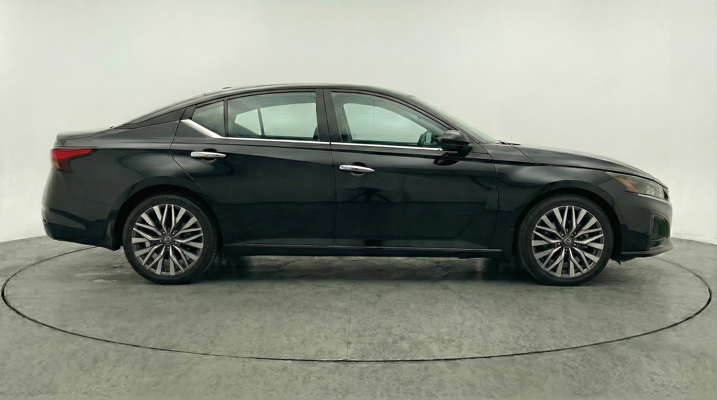 Thumbnail: 2025 Nissan Altima - 8