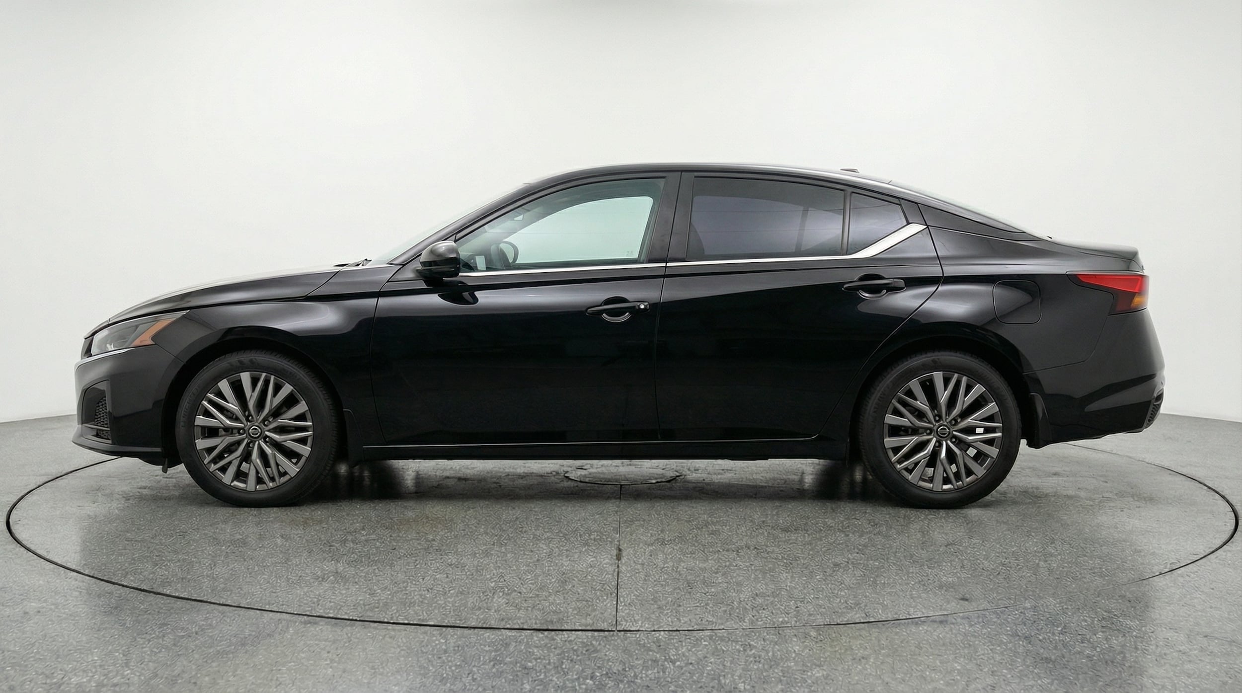 Thumbnail: 2025 Nissan Altima - 4