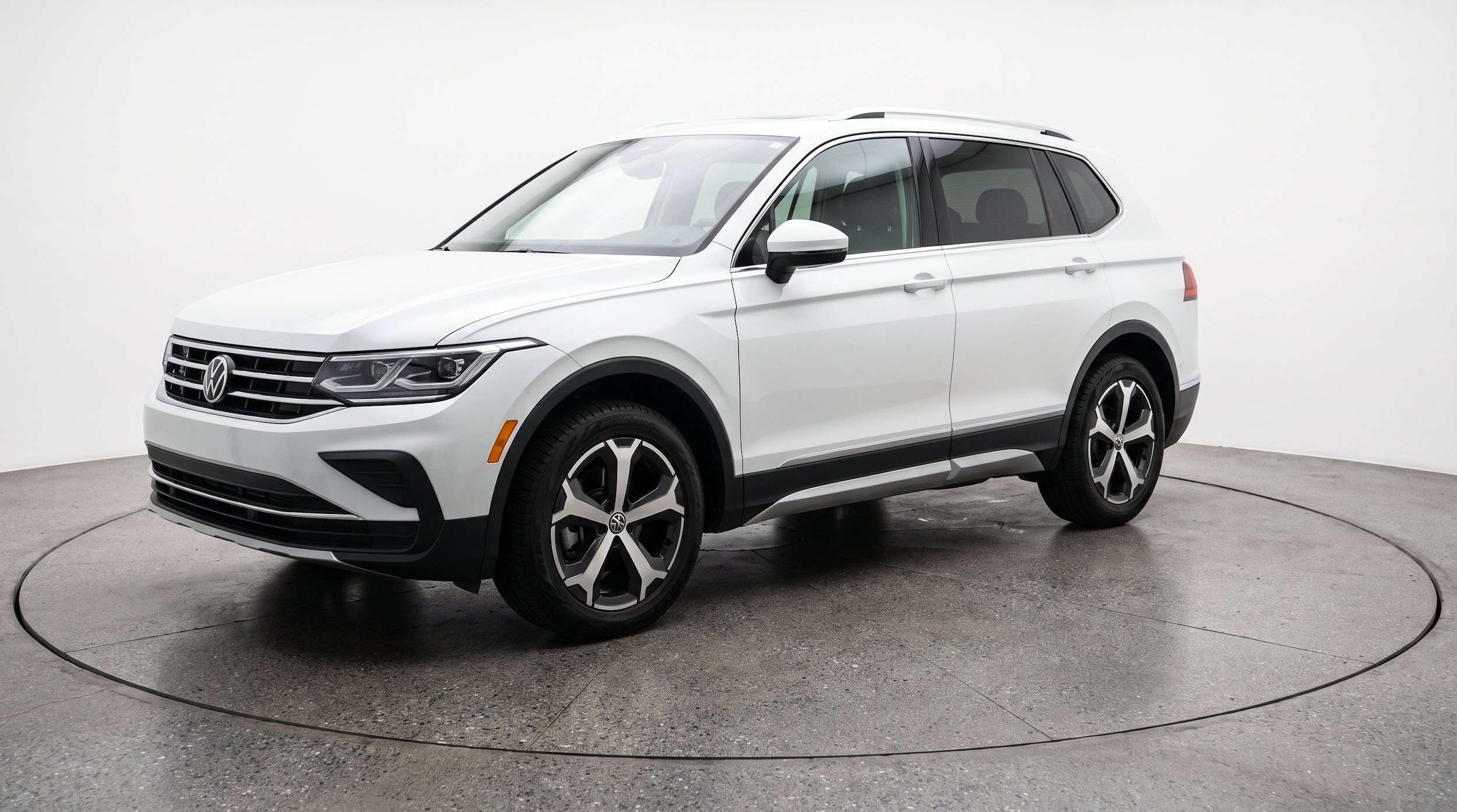 Thumbnail: 2026 Volkswagen Tiguan - 3
