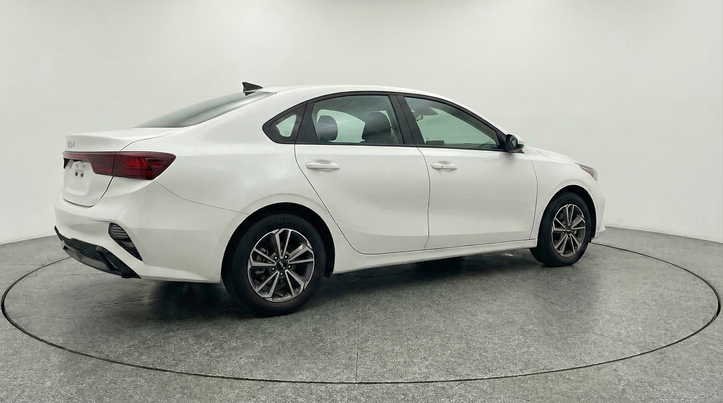 Thumbnail: 2024 Kia Forte - 9