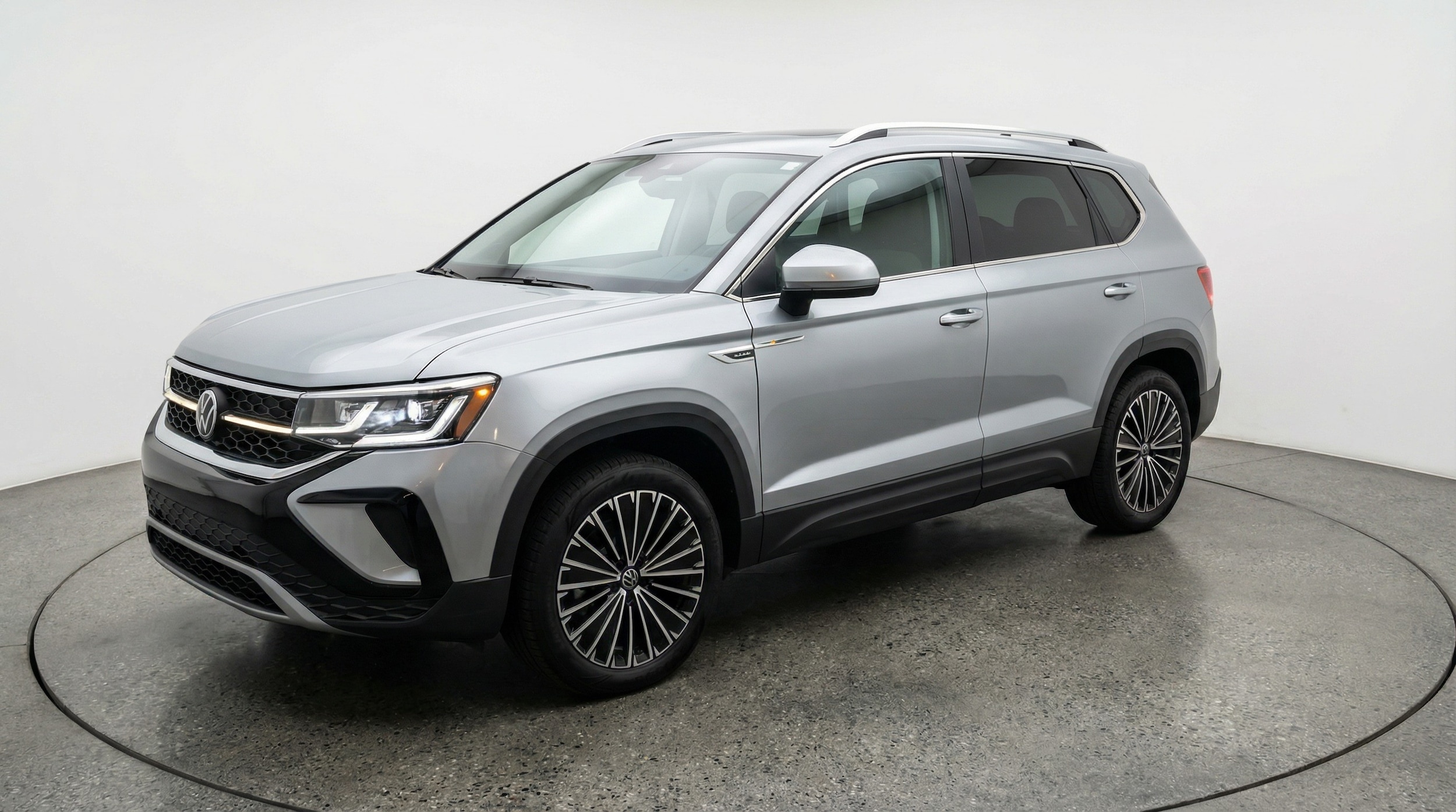 Thumbnail: 2025 Volkswagen Taos - 3