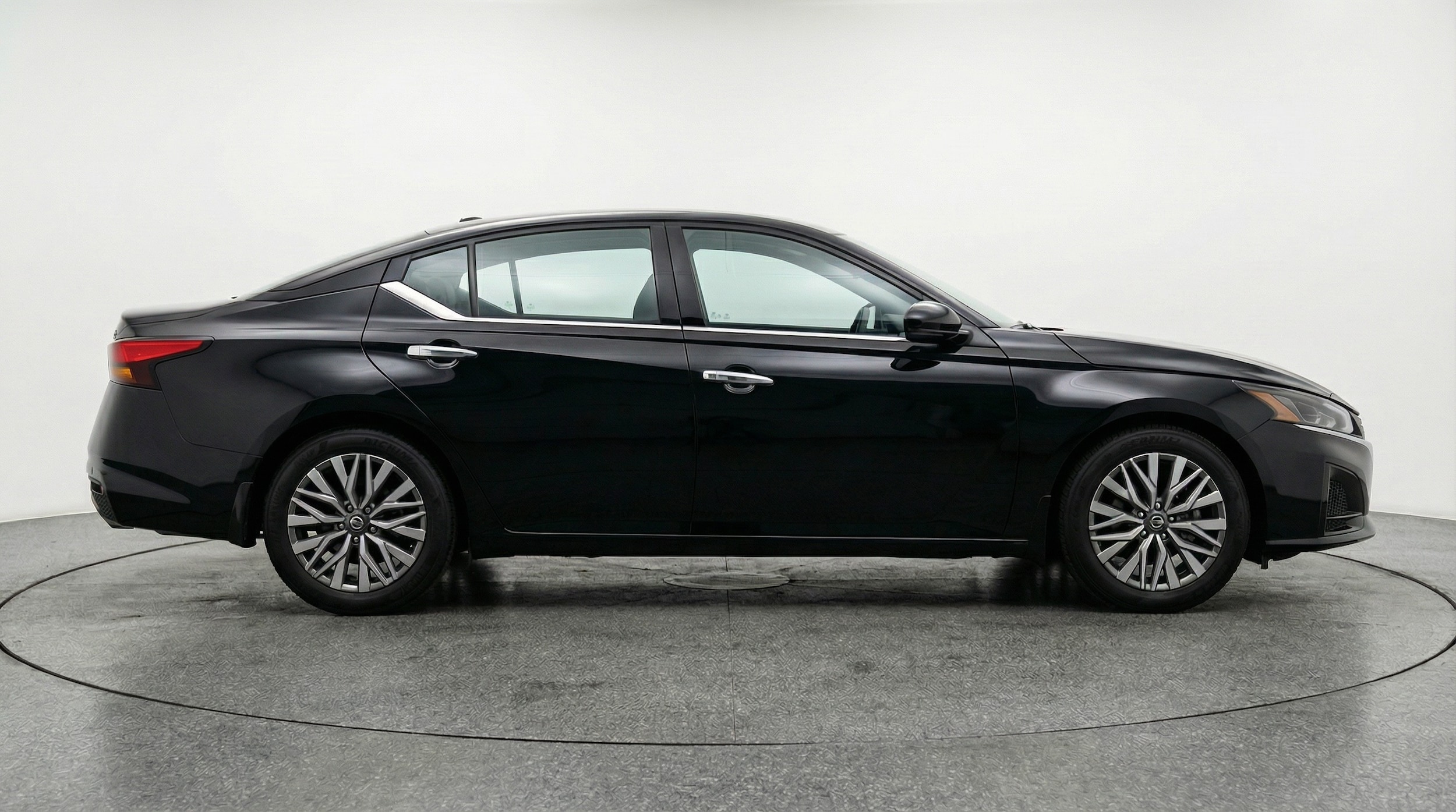 Thumbnail: 2025 Nissan Altima - 8