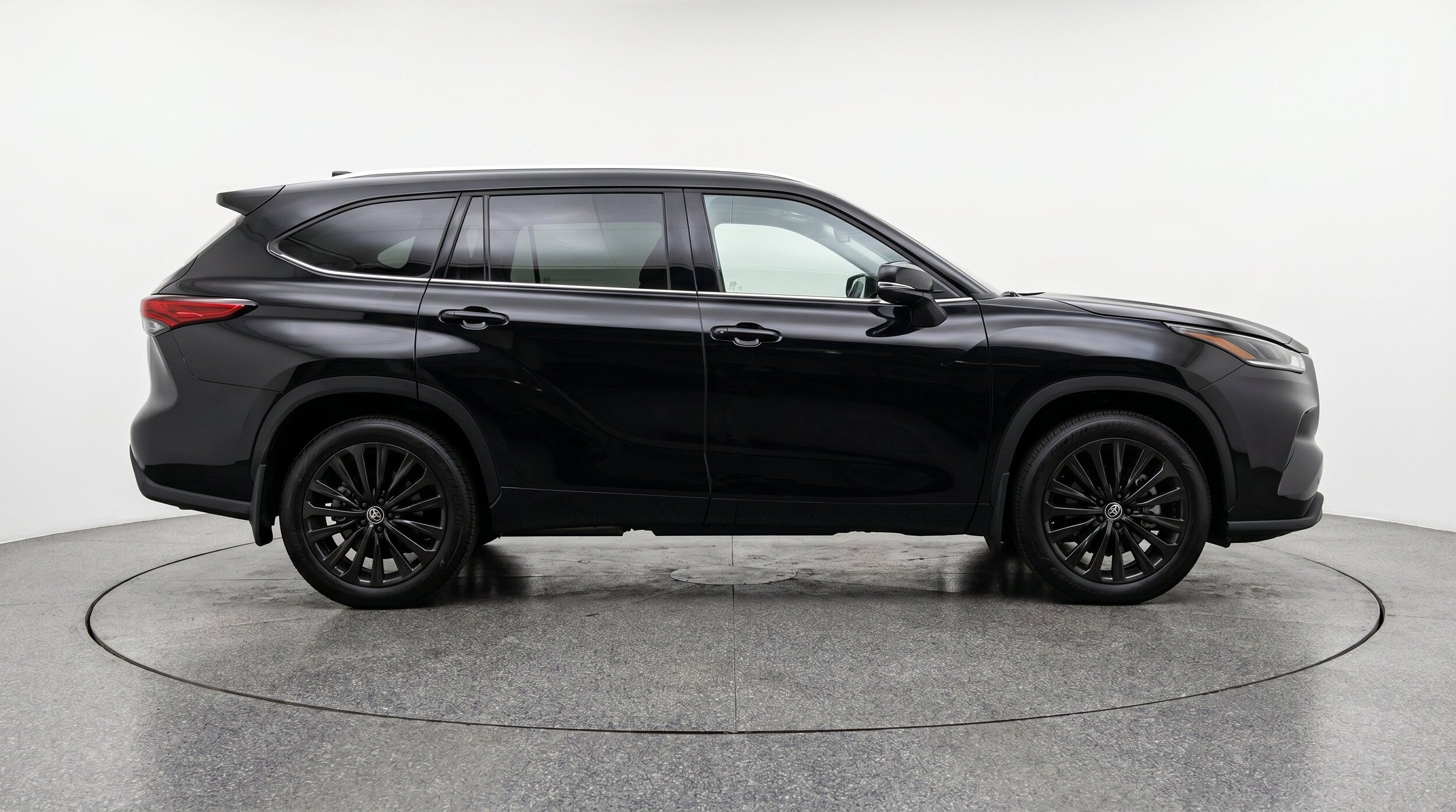 Thumbnail: 2025 Toyota Highlander - 11