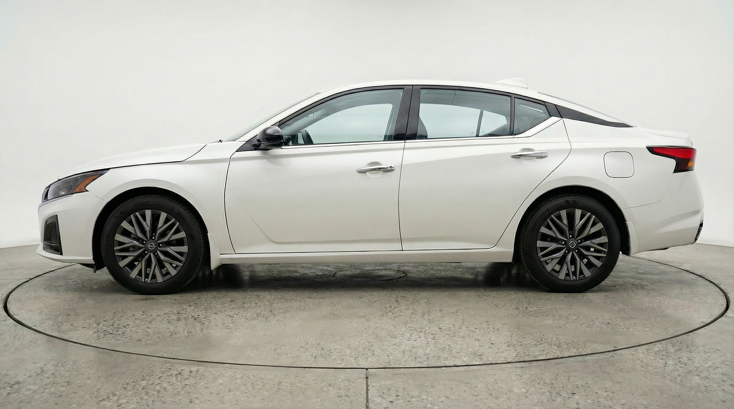 Thumbnail: 2025 Nissan Altima - 4