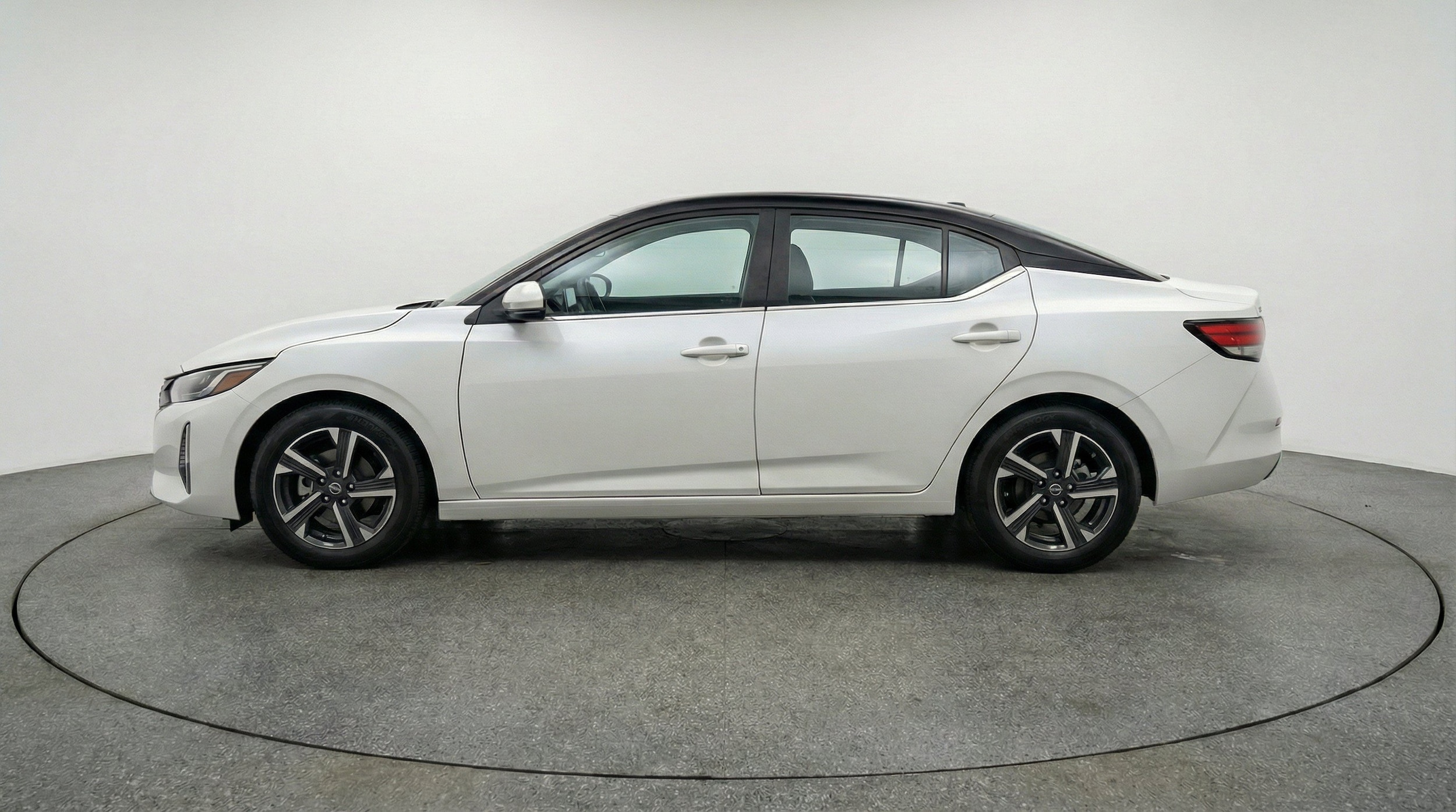 Thumbnail: 2025 Nissan Sentra - 5