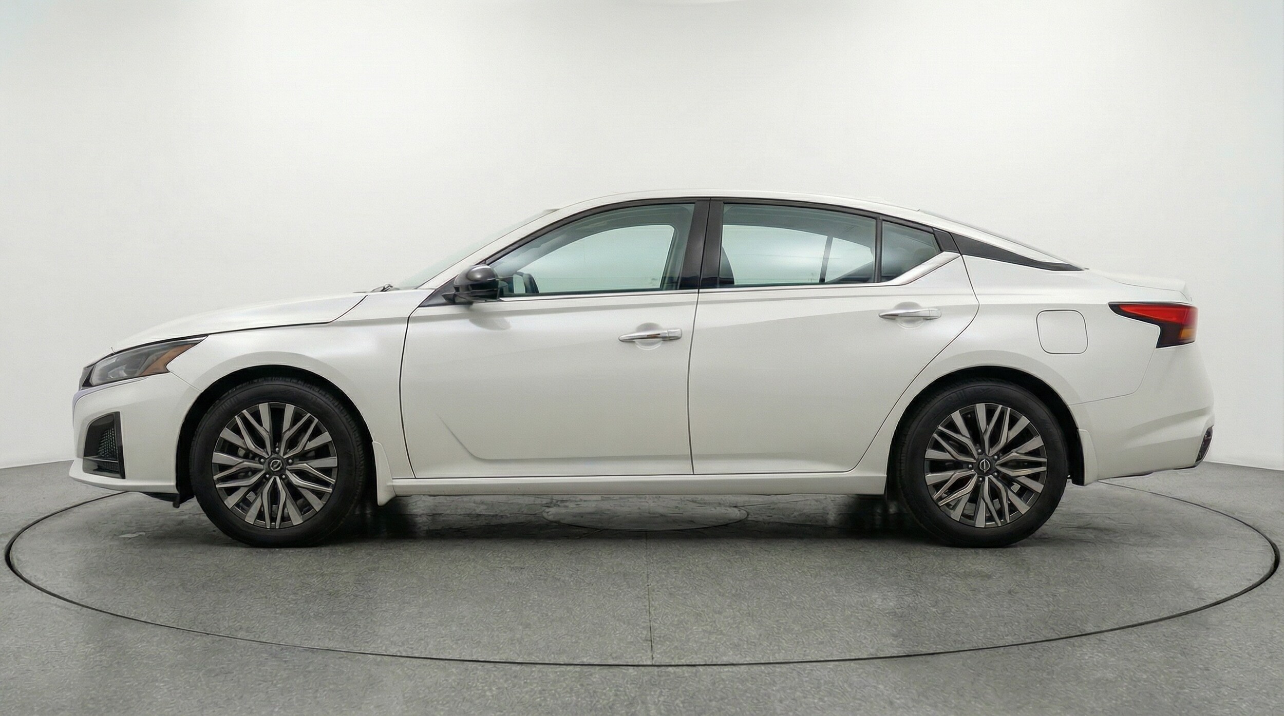 Thumbnail: 2025 Nissan Altima - 4