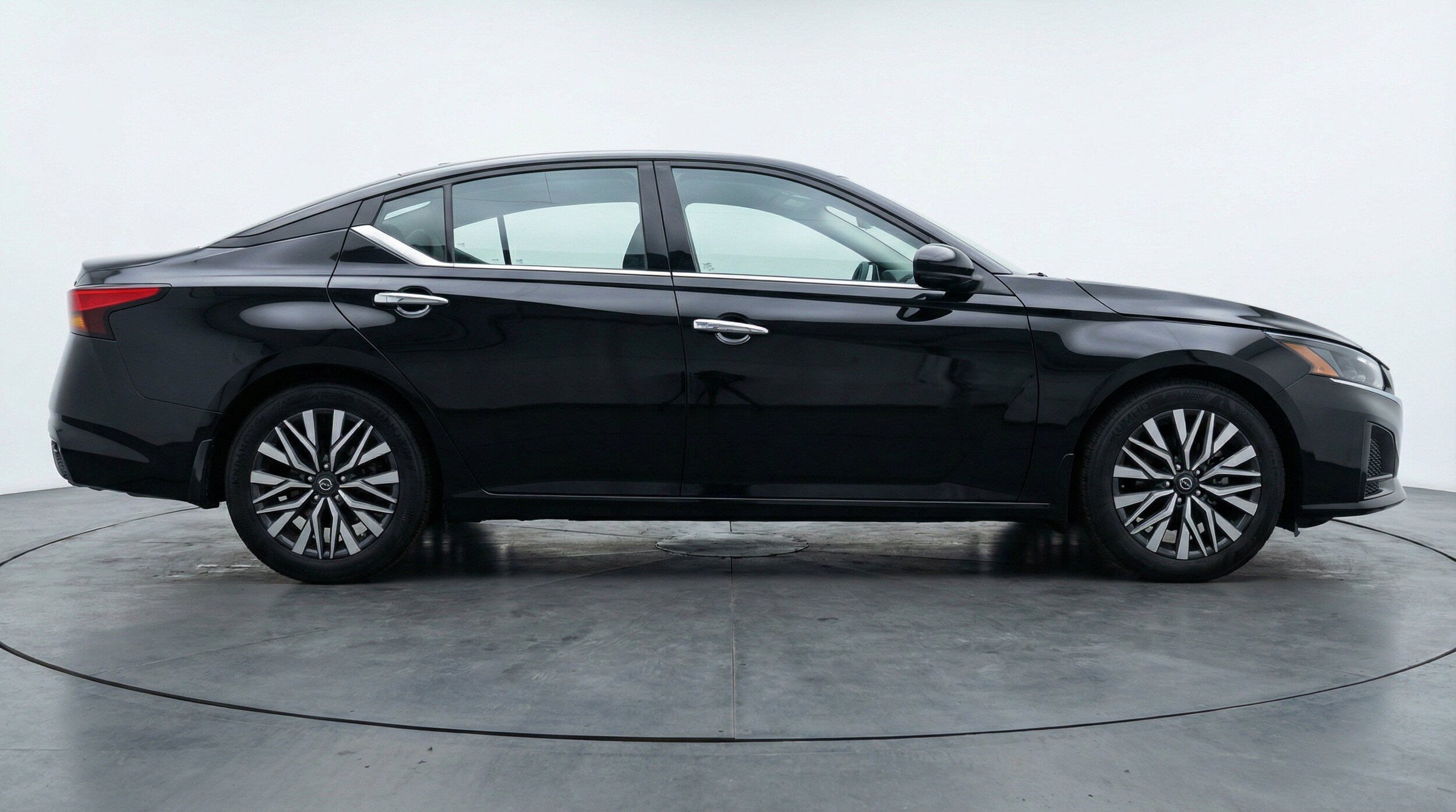 Thumbnail: 2025 Nissan Altima - 10